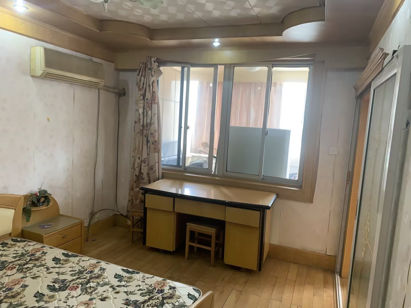 虹桥北村东区 3室2厅1卫 130m&sup2;