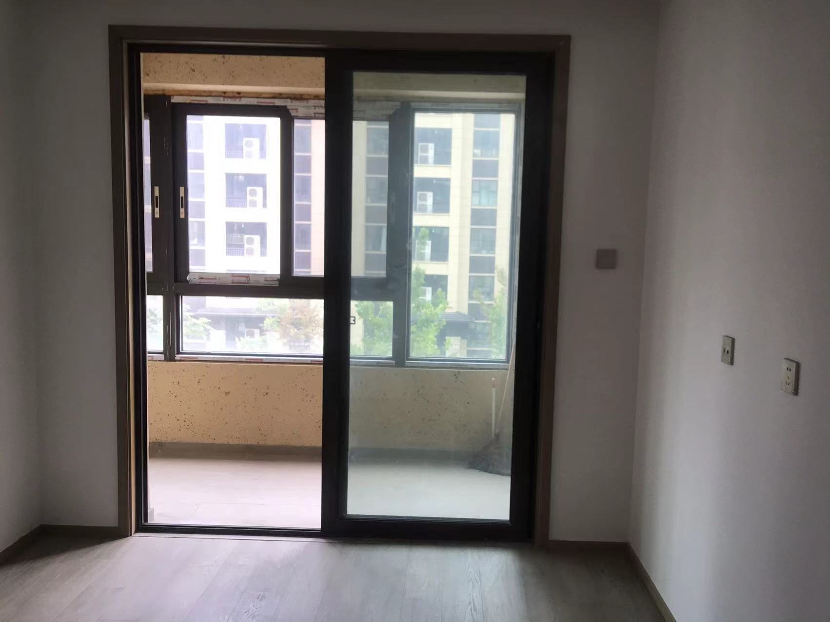 珑府 3室2厅2卫 125m²