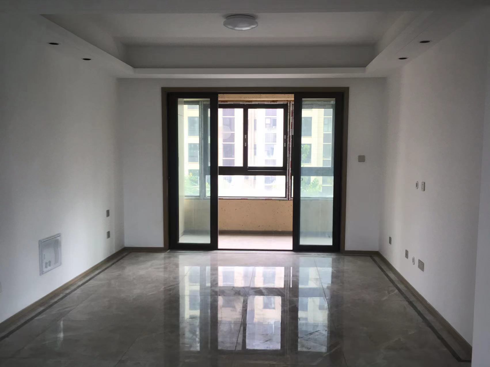 珑府 3室2厅2卫 125m²