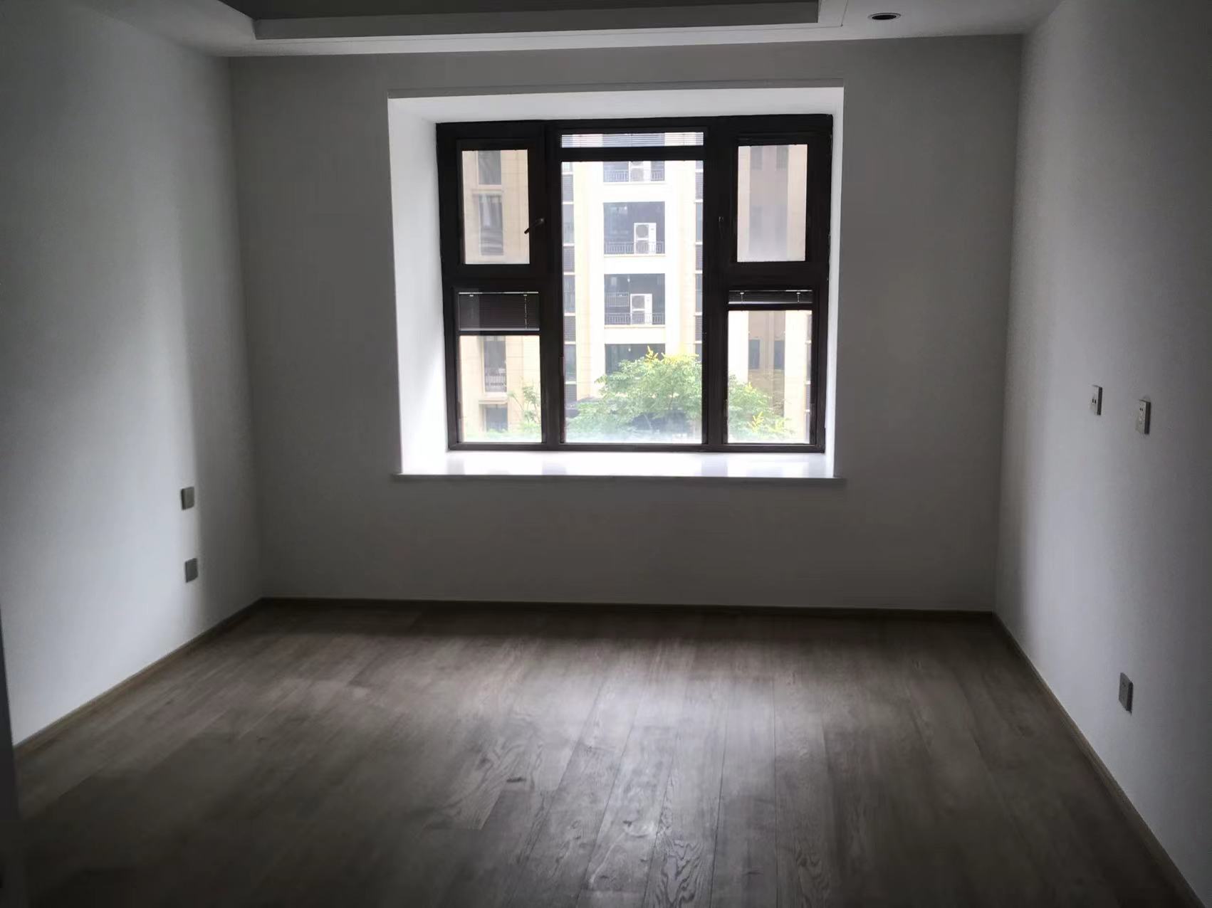 珑府 3室2厅2卫 125m²