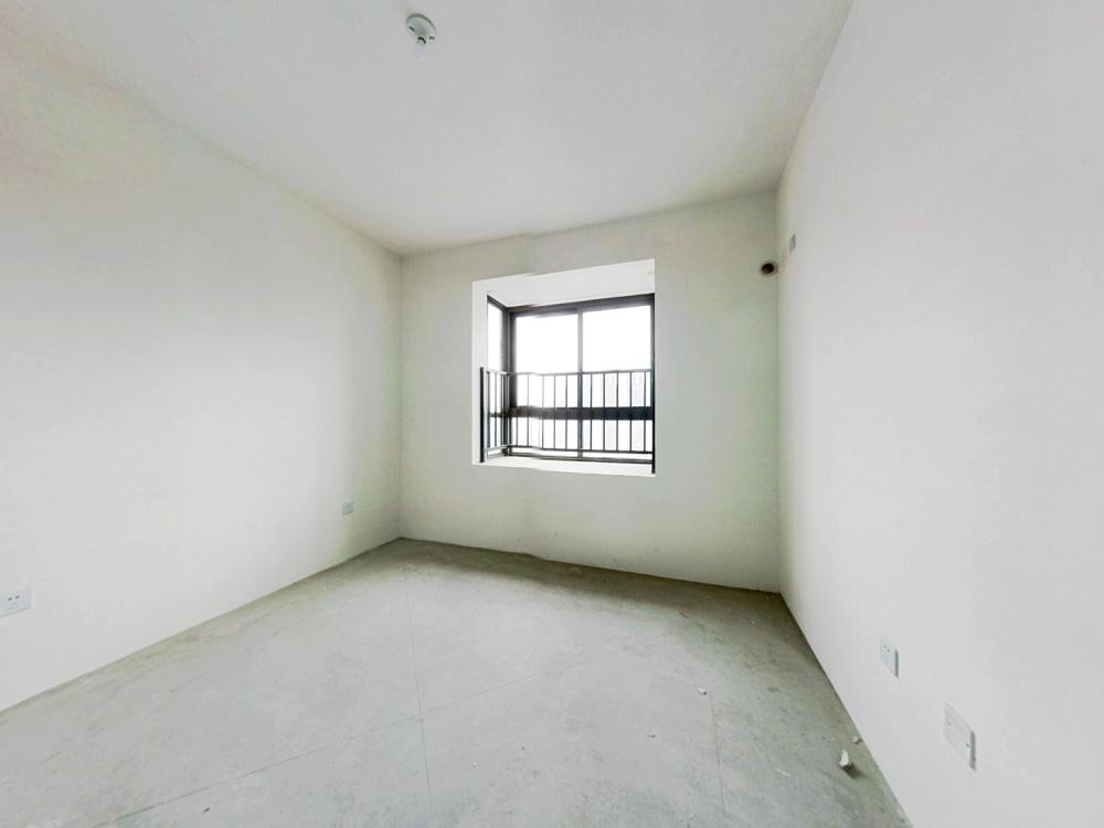 皇家花园北区 3室2厅2卫 143m&sup2;