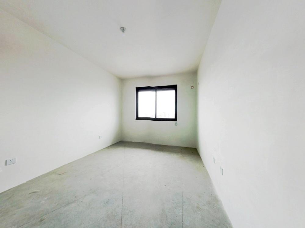 皇家花园北区 3室2厅2卫 143m&sup2;