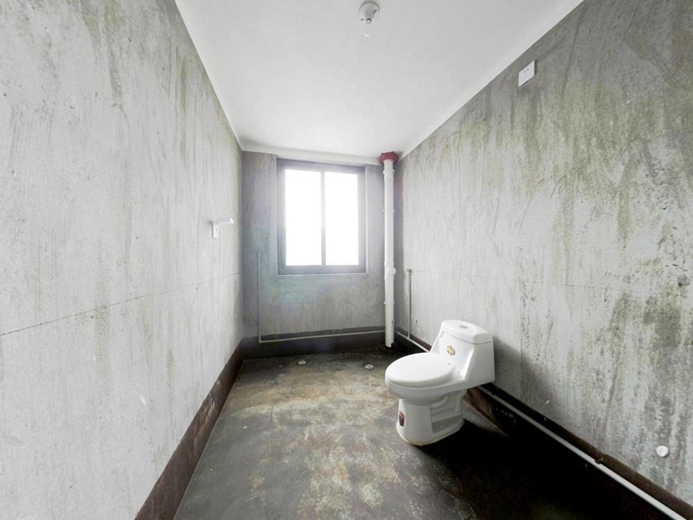 皇家花园北区 3室2厅2卫 143m&sup2;