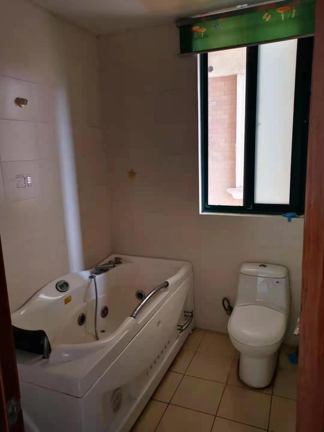 江海皇都私家花园 3室2厅2卫 139.00m&sup2;