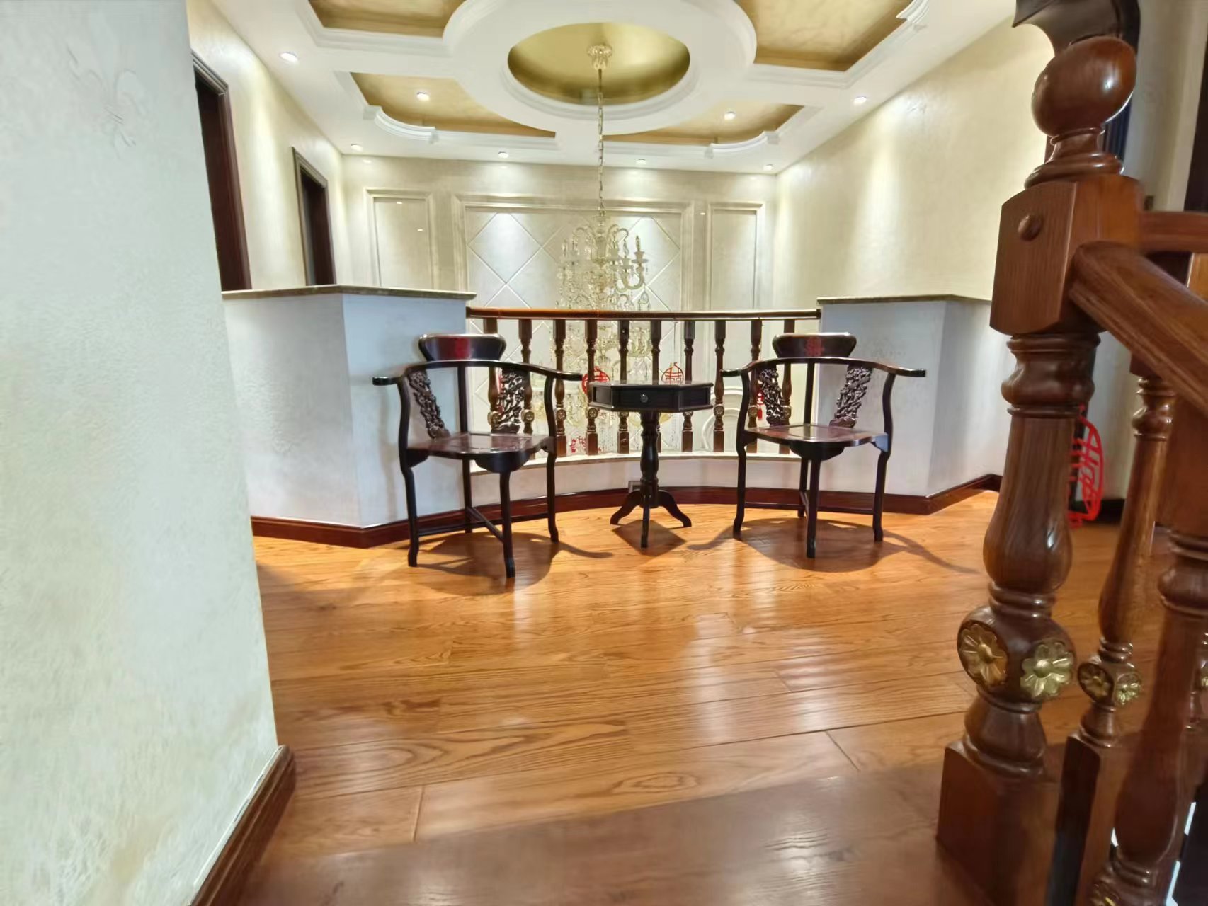 罗福宫 6室3厅3卫 273m²