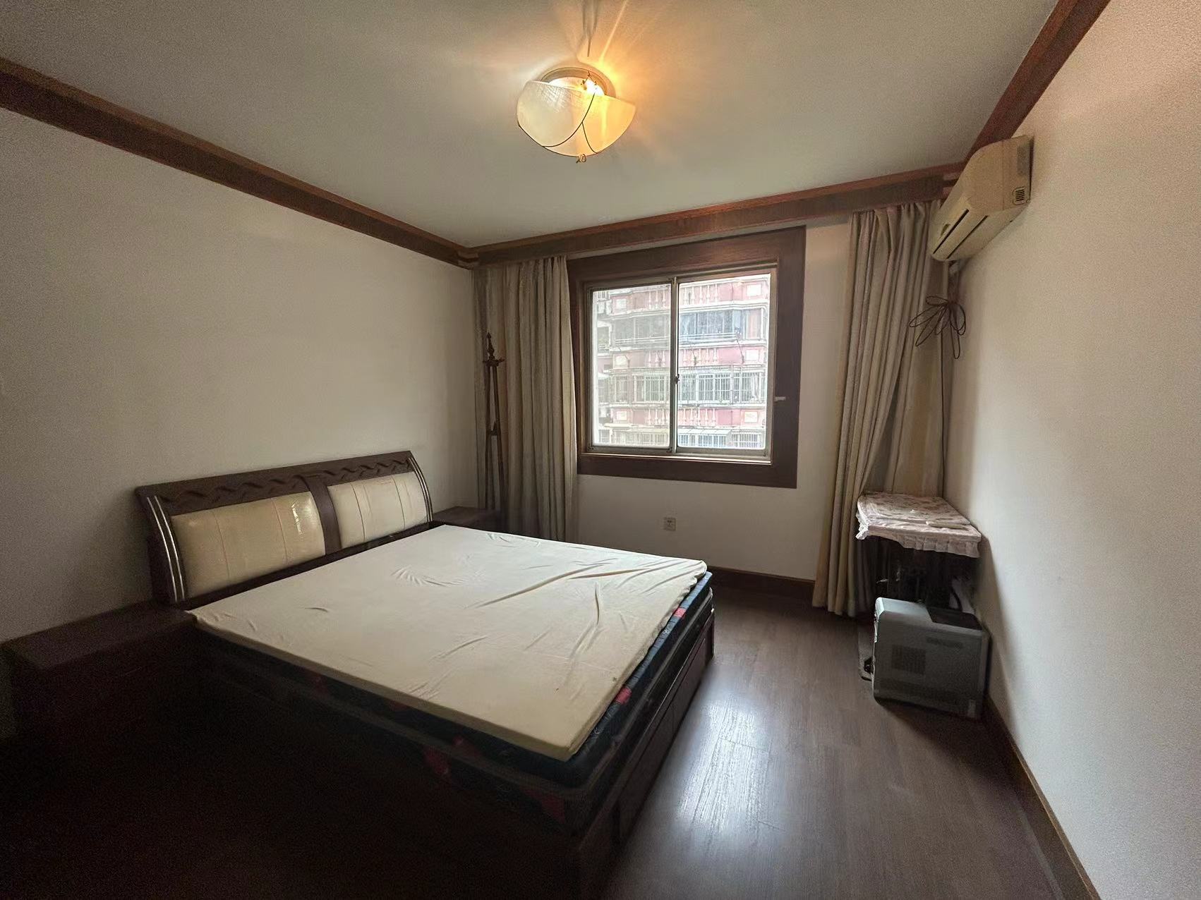 阳光花园 3室2厅1卫 125m&sup2;