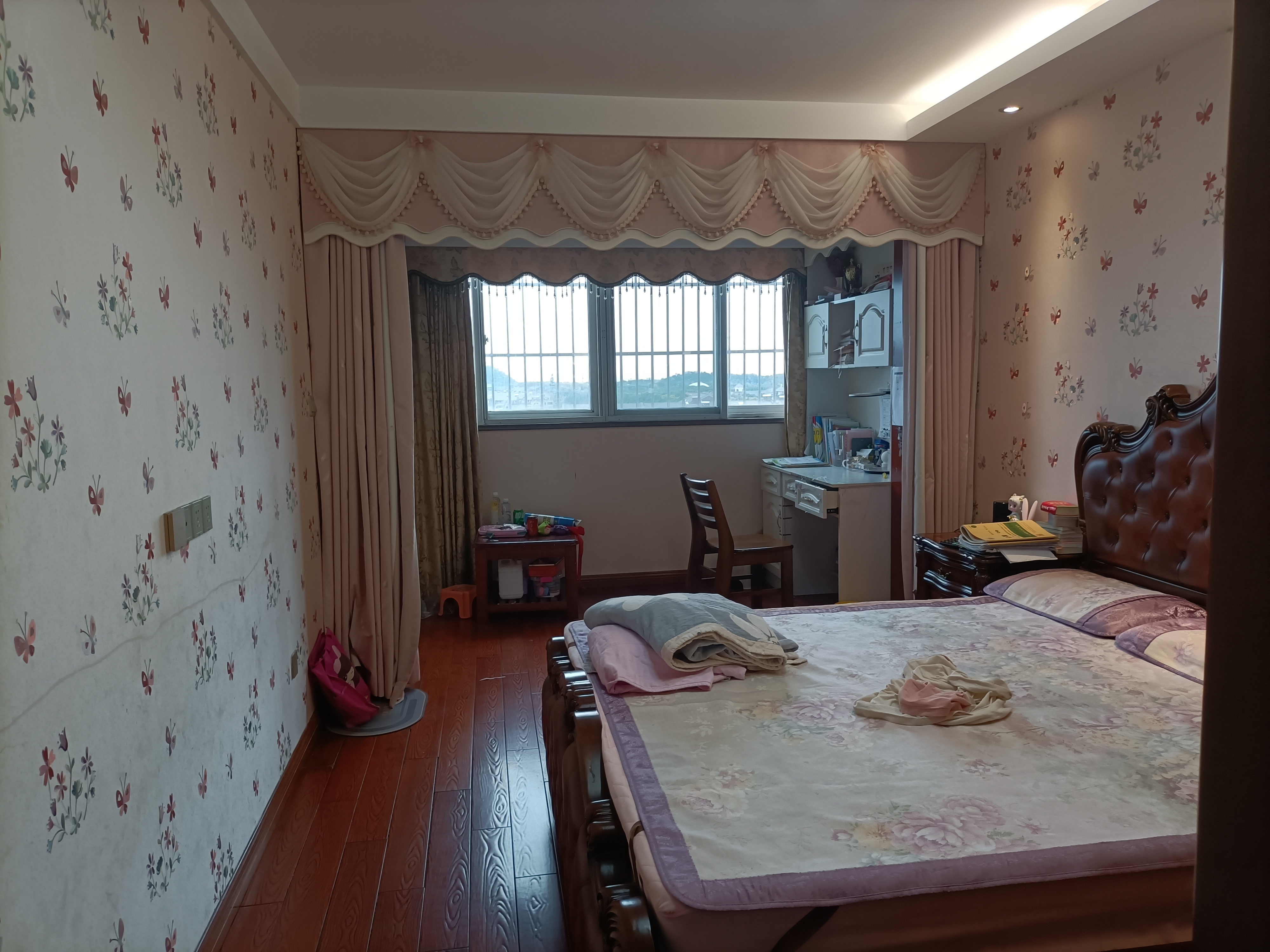 城山家园 4室3厅2卫 203m&sup2;