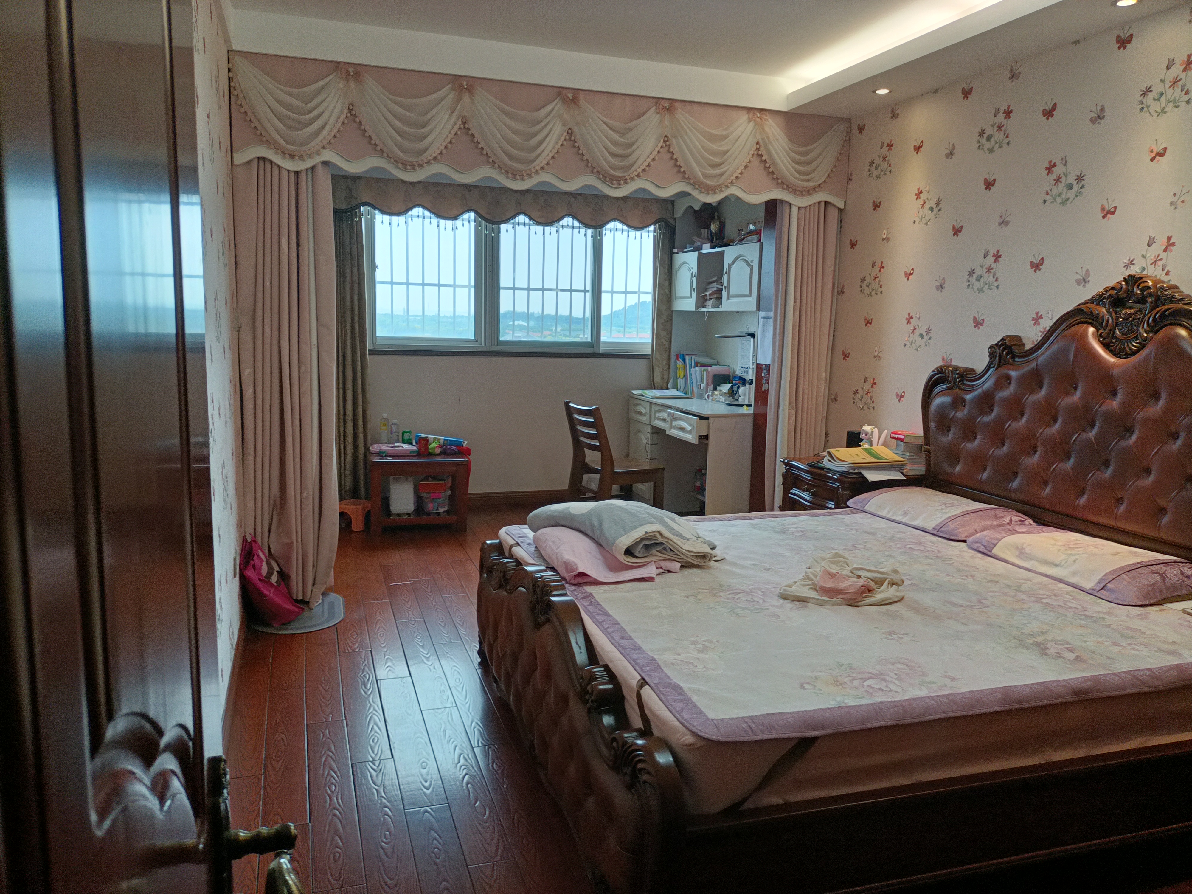 城山家园 4室3厅2卫 203m&sup2;