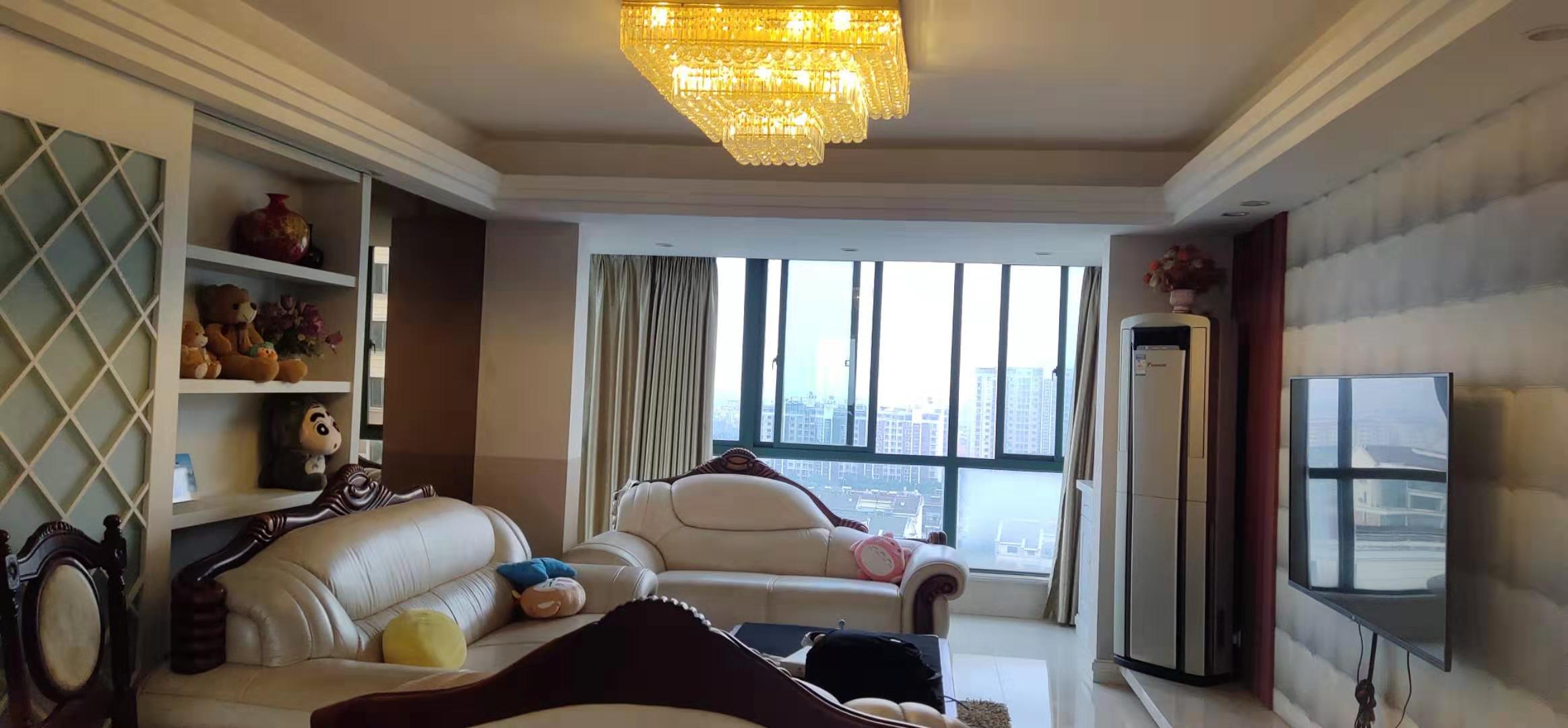 江海皇都私家花园 5室2厅2卫 200m&sup2;