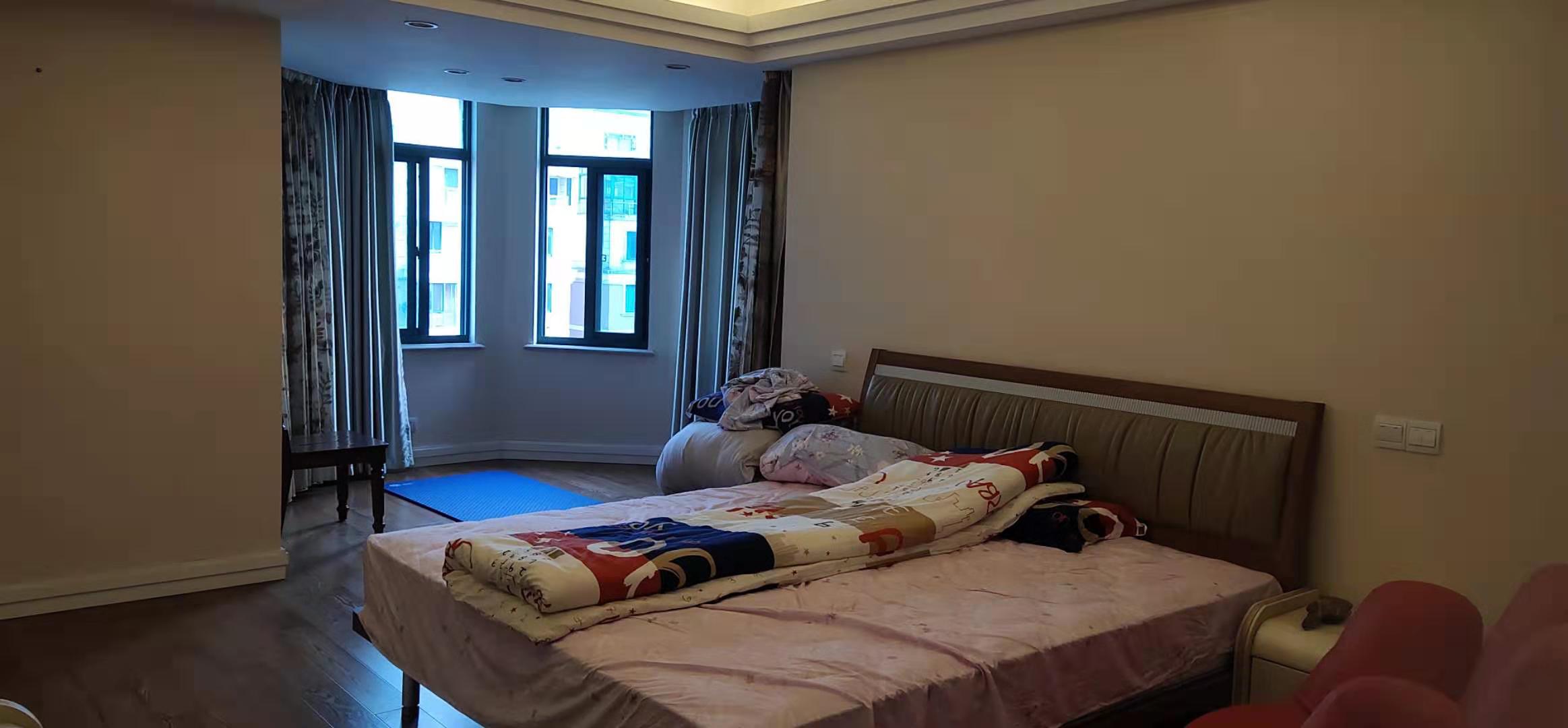 江海皇都私家花园 5室2厅2卫 200m&sup2;