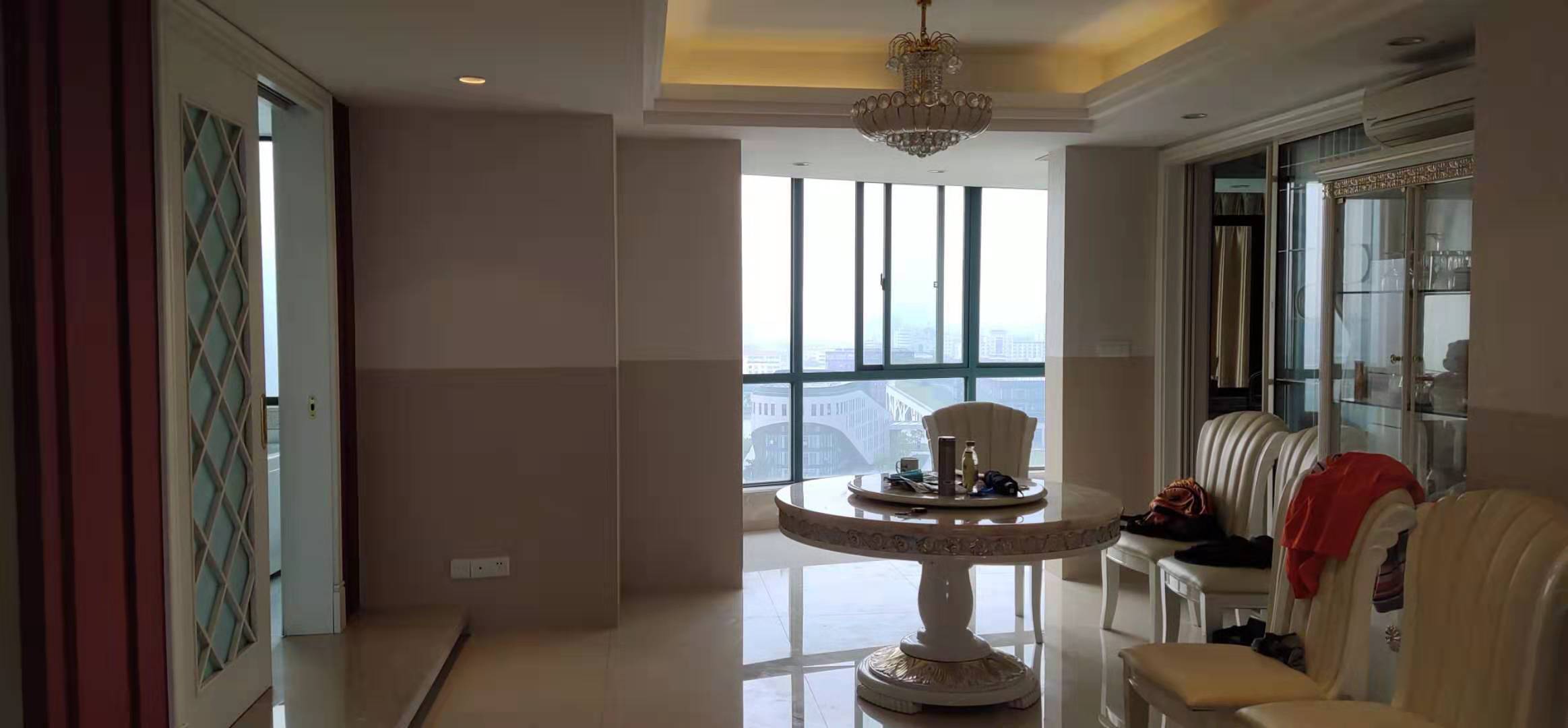 江海皇都私家花园 5室2厅2卫 156m²