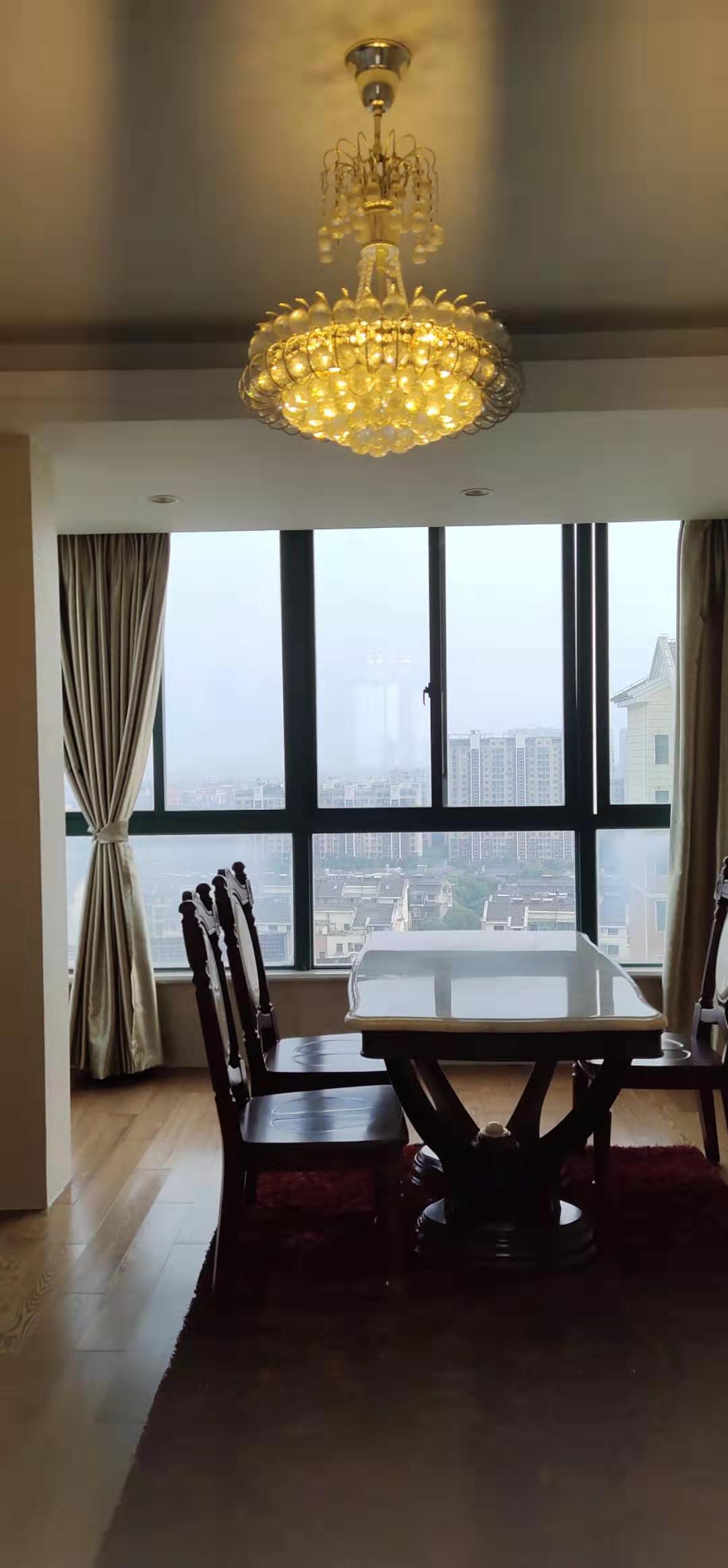 江海皇都私家花园 5室2厅2卫 200m&sup2;
