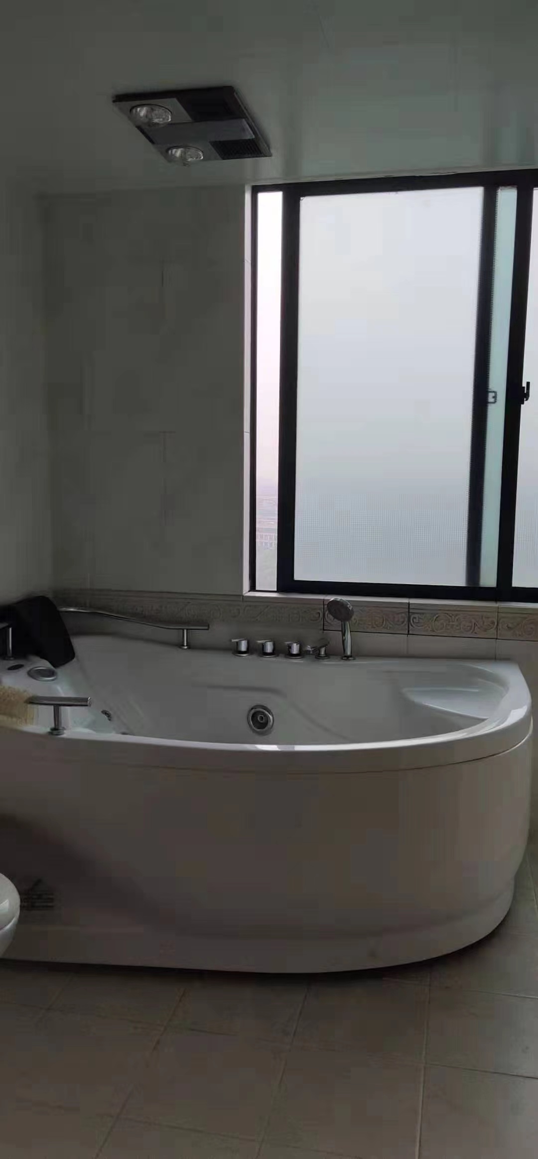 江海皇都私家花园 5室2厅2卫 200m&sup2;