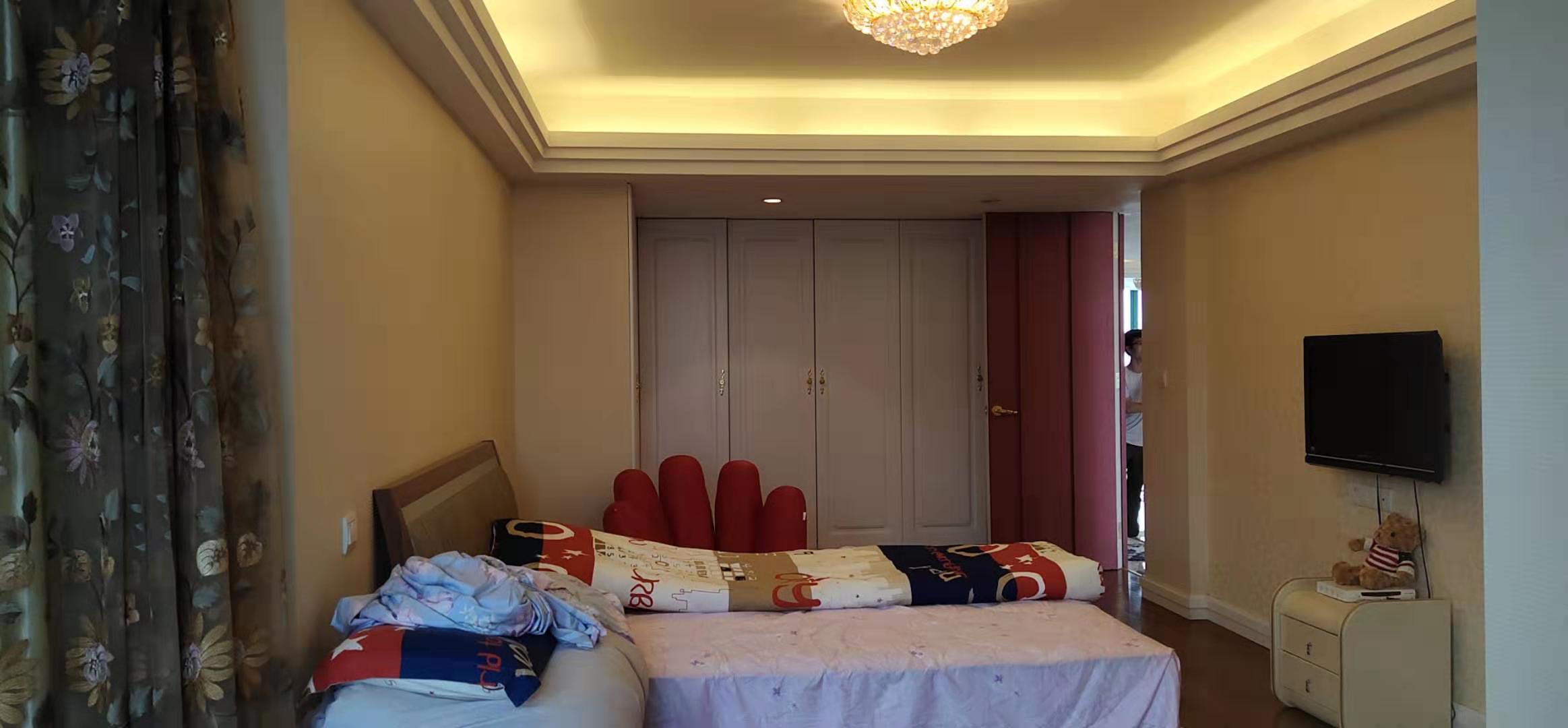 江海皇都私家花园 5室2厅2卫 200m&sup2;