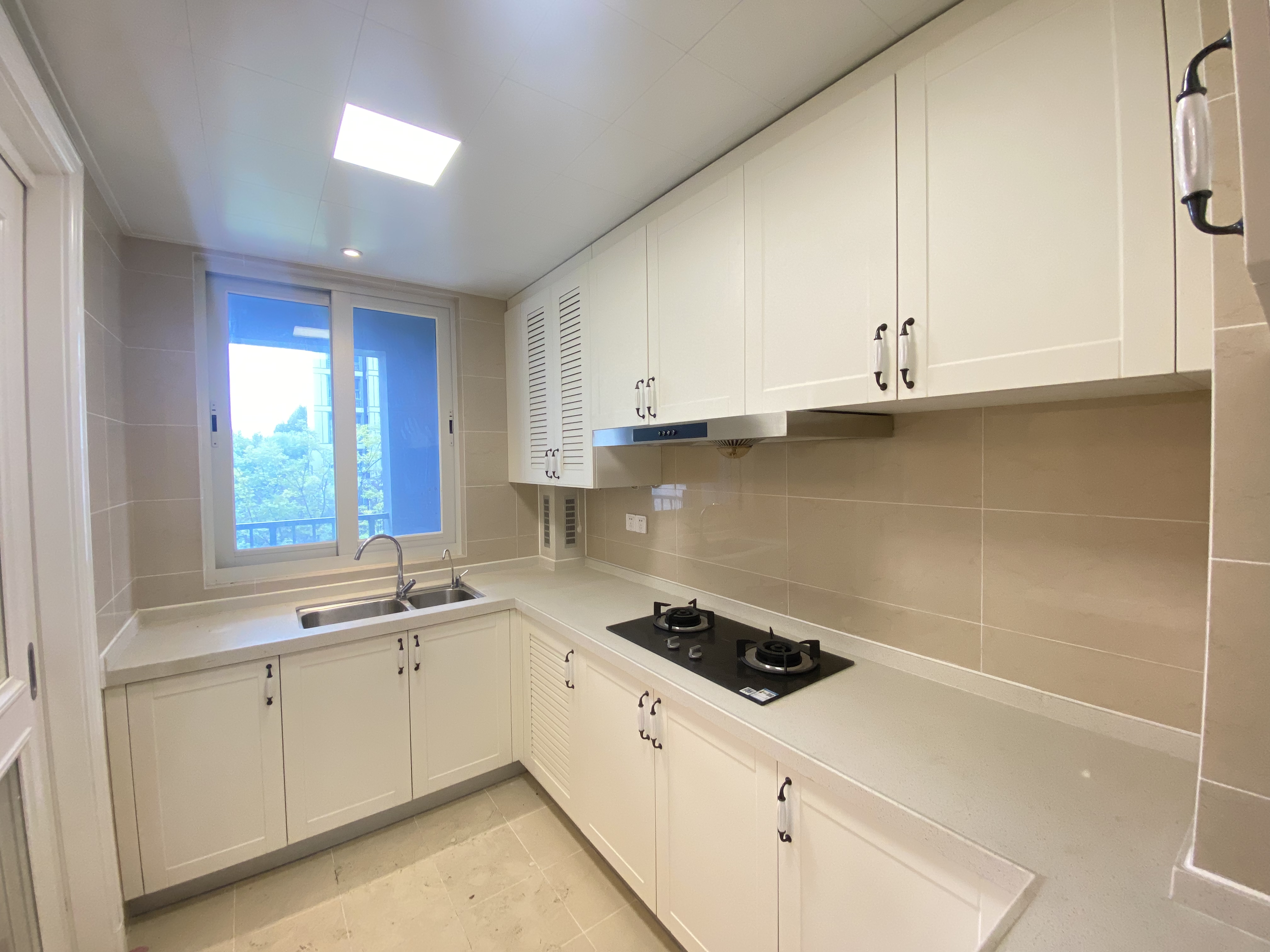 融创盛和九里桃源 4室2厅2卫 143m&sup2;