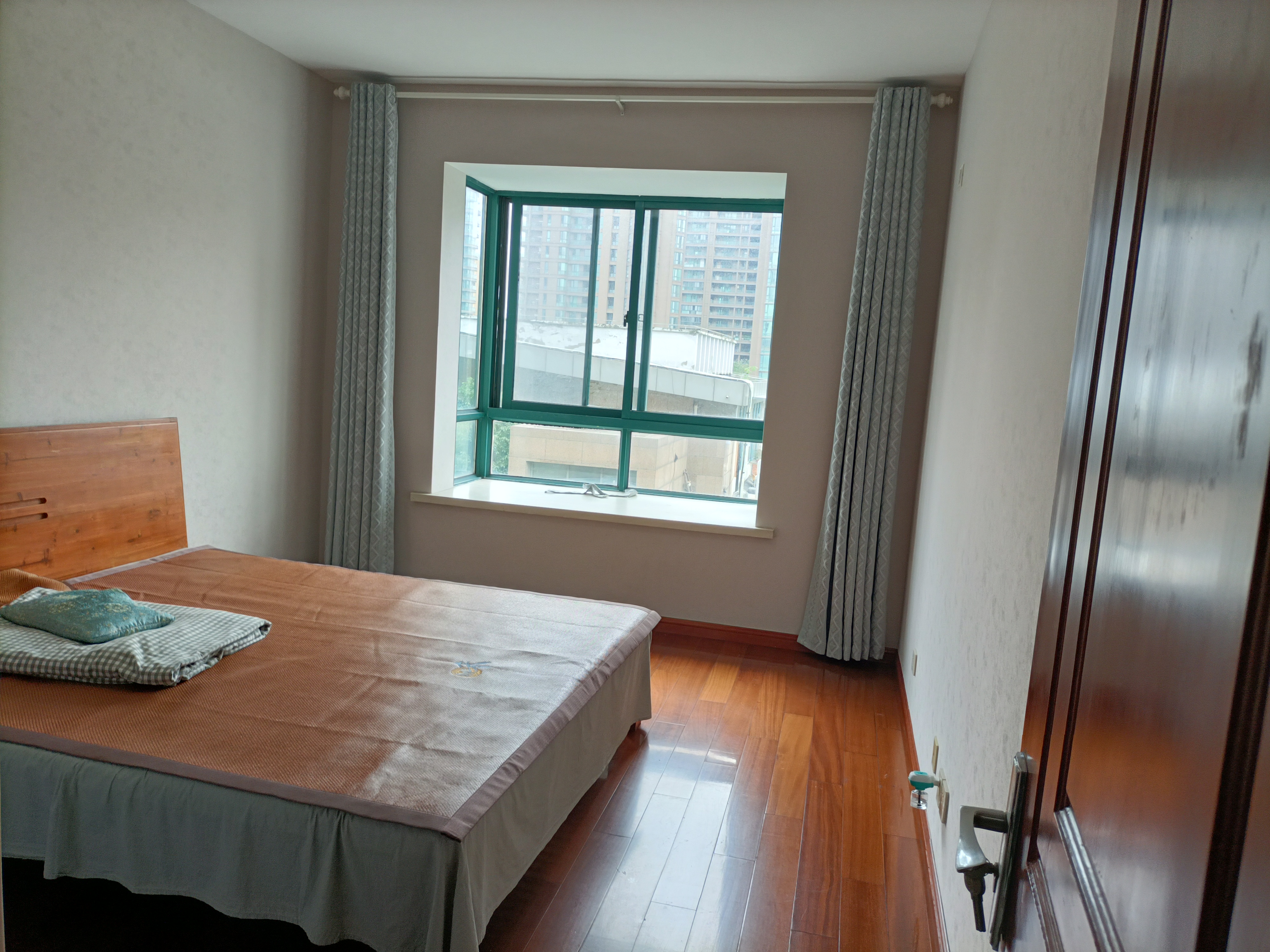 新城小区 3室2厅2卫 132.00m&sup2;