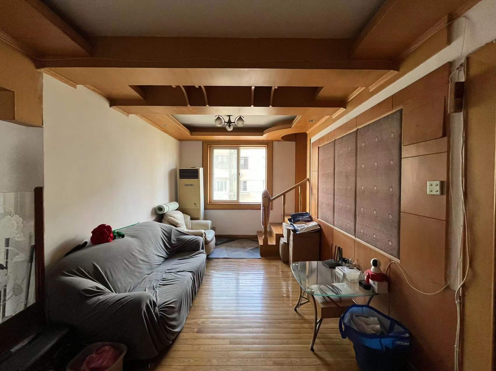 虹桥东村 4室2厅2卫 180m²