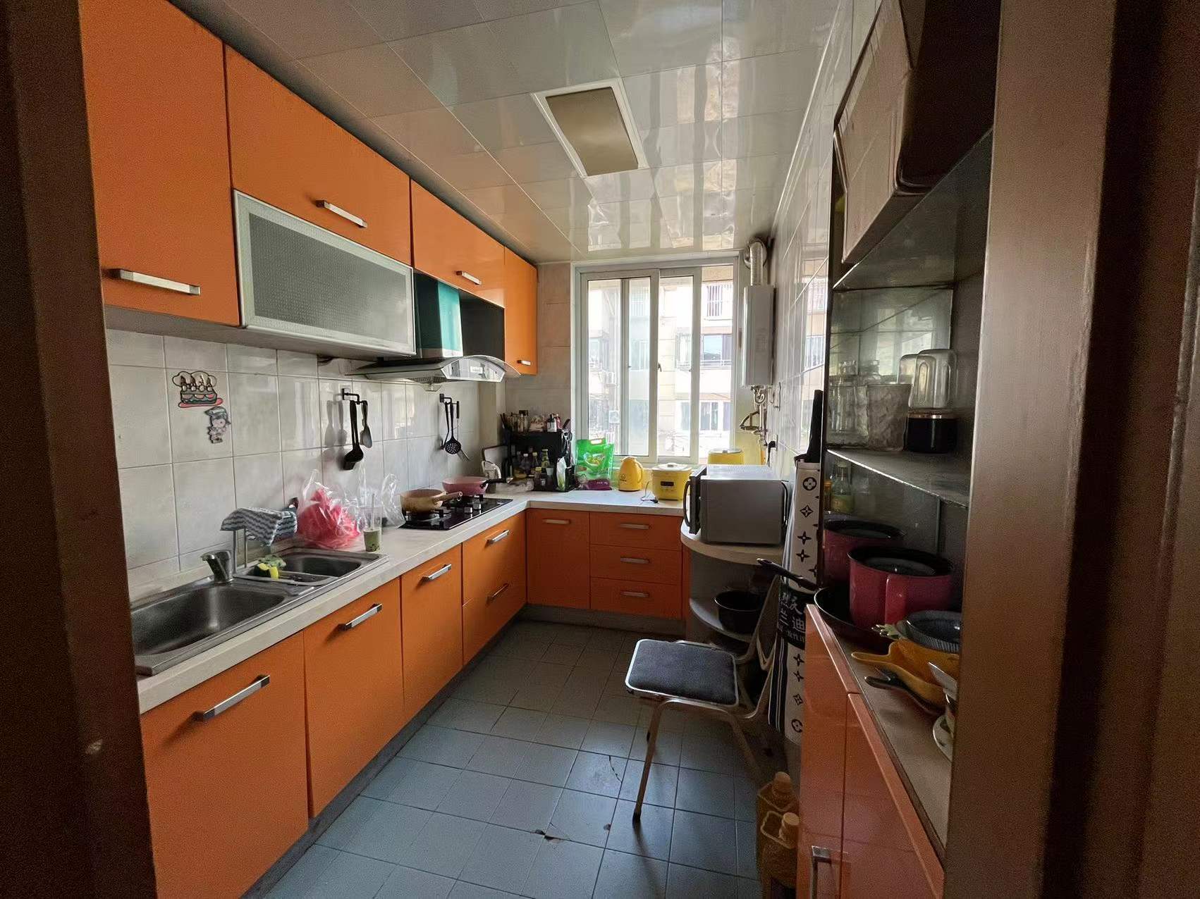 虹桥东村 4室2厅2卫 180m&sup2;