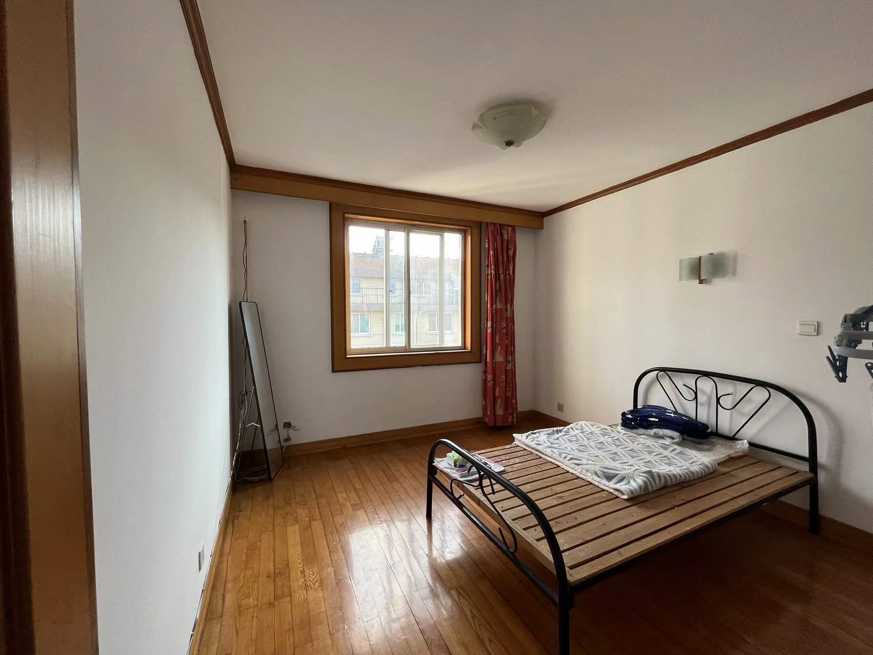 虹桥东村 4室2厅2卫 180m&sup2;