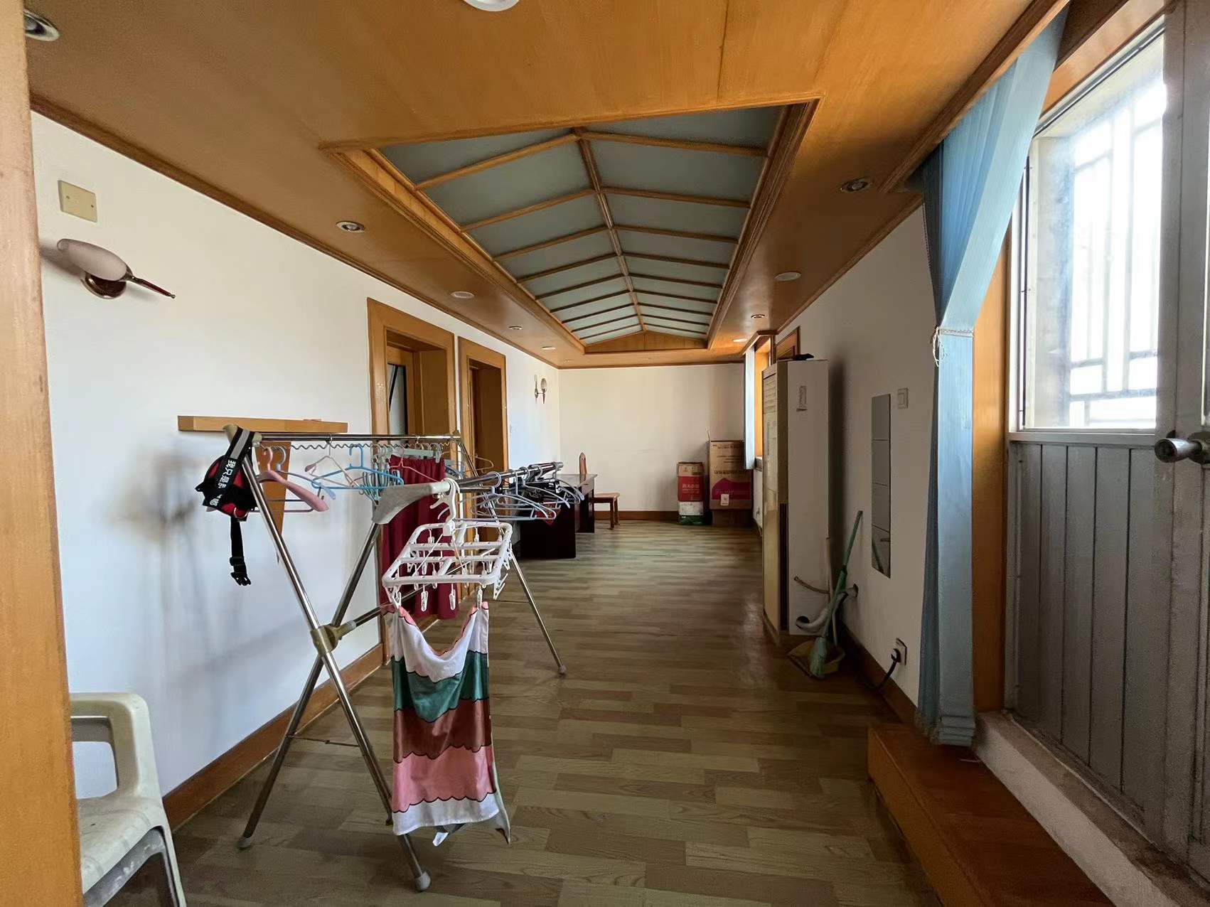虹桥东村 4室2厅2卫 180m&sup2;