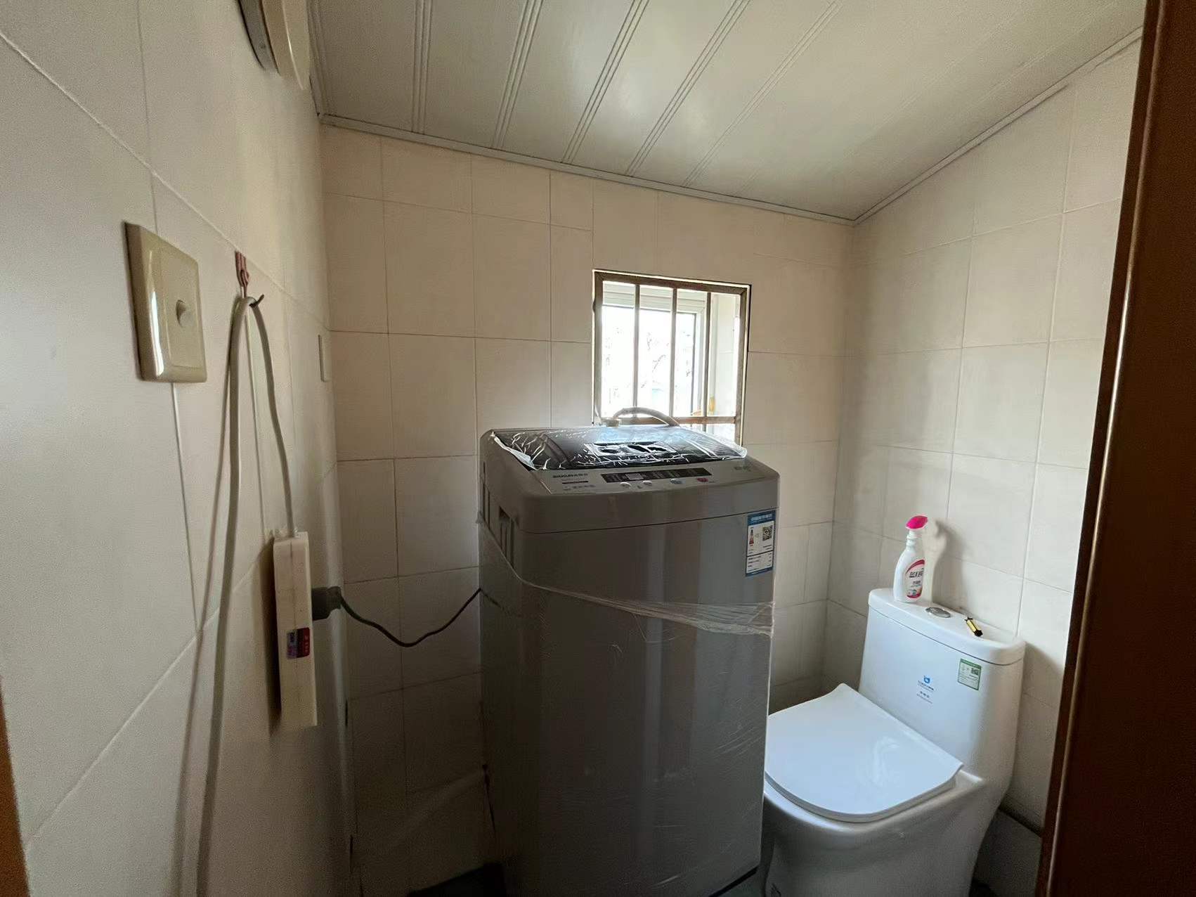 虹桥东村 4室2厅2卫 180m&sup2;