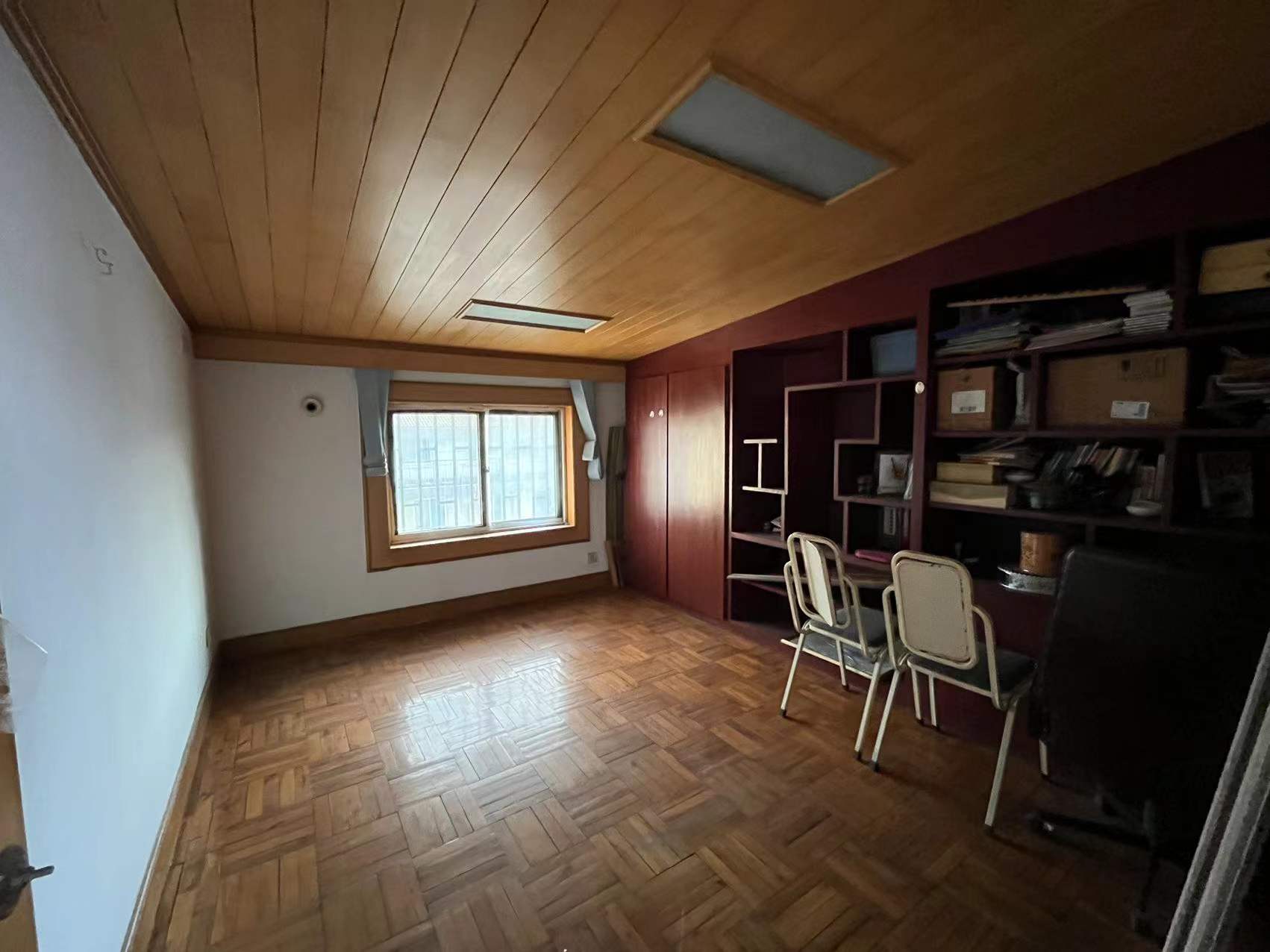 虹桥东村 4室2厅2卫 180m&sup2;