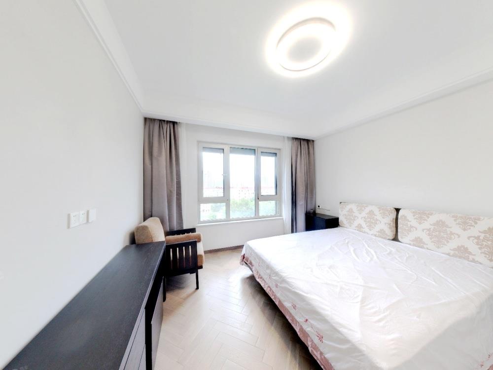 中海铂樾府 5室2厅3卫 208m&sup2;