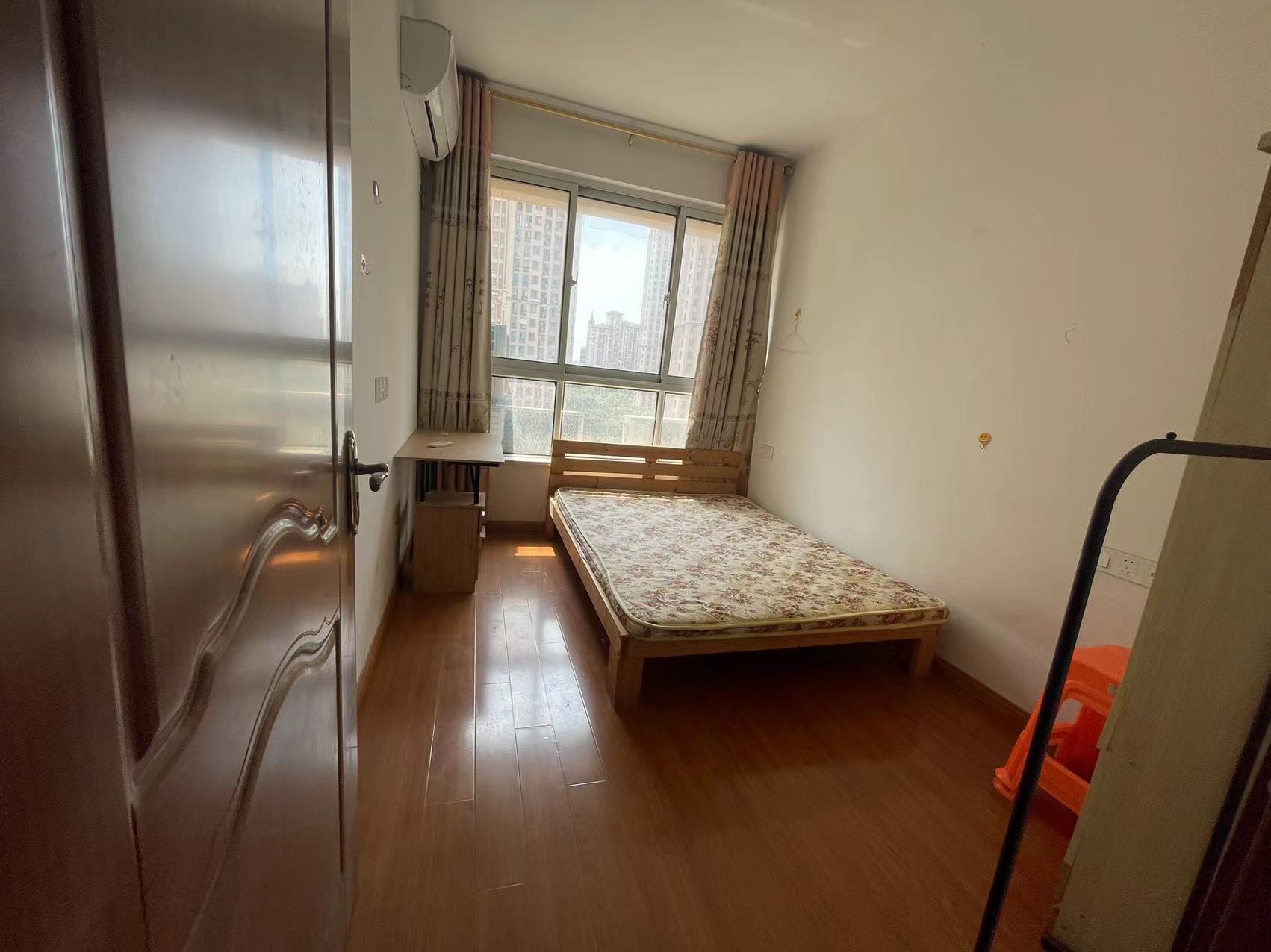 中南世纪花城二期 3室2厅2卫 137m&sup2;