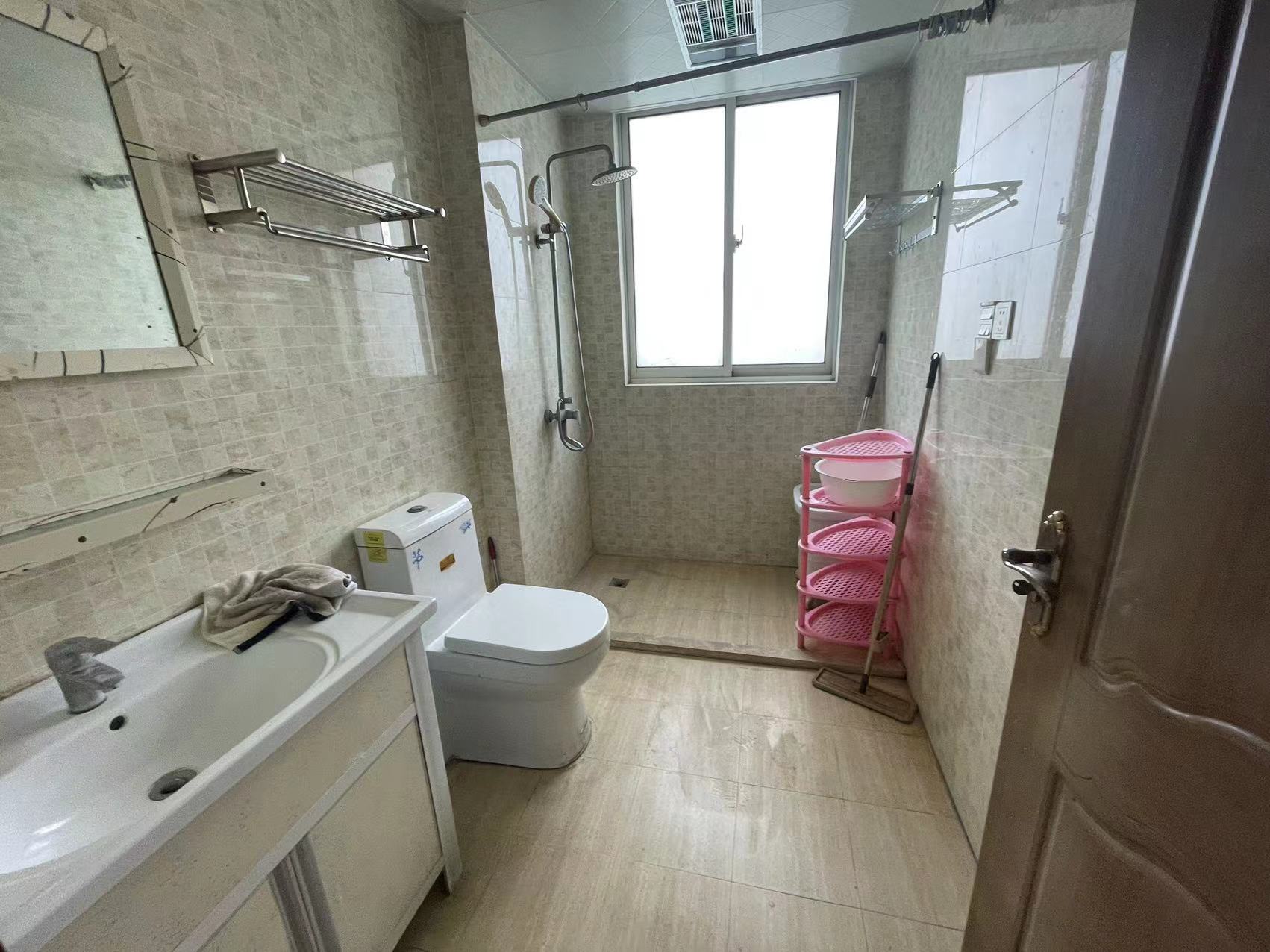 中南世纪花城二期 3室2厅2卫 137m&sup2;