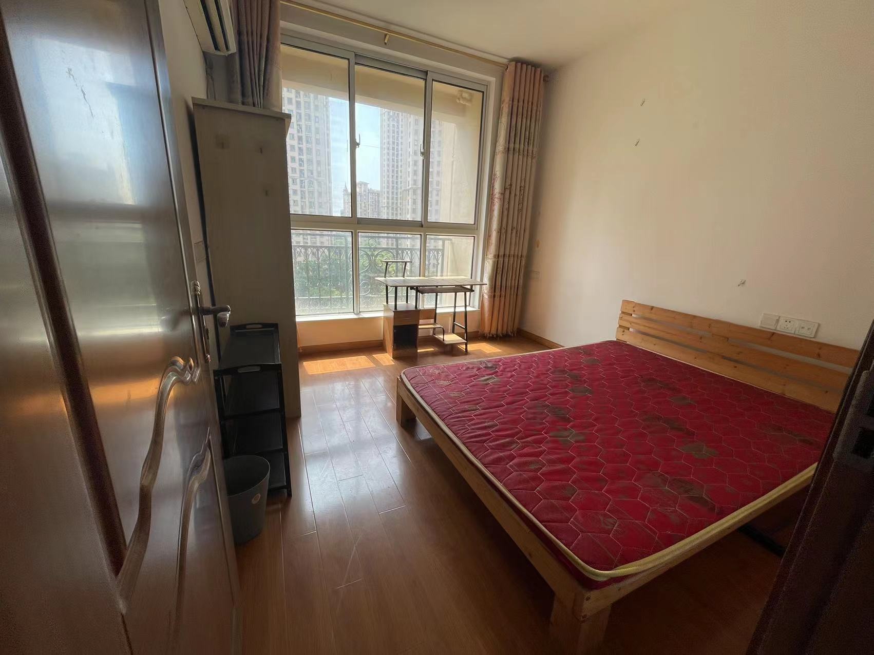 中南世纪花城二期 3室2厅2卫 137m&sup2;
