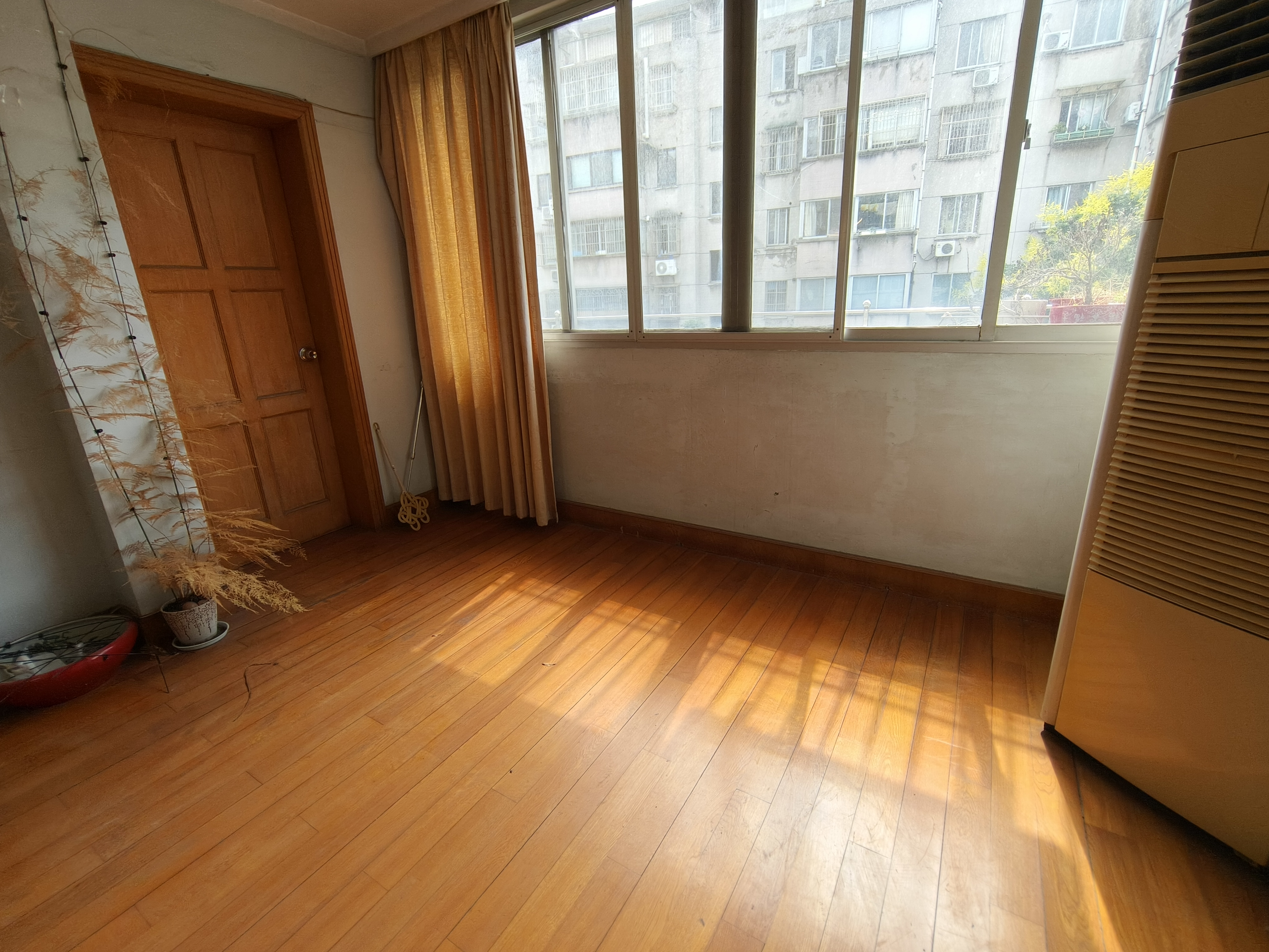 新海通花园 3室2厅2卫 124m&sup2;