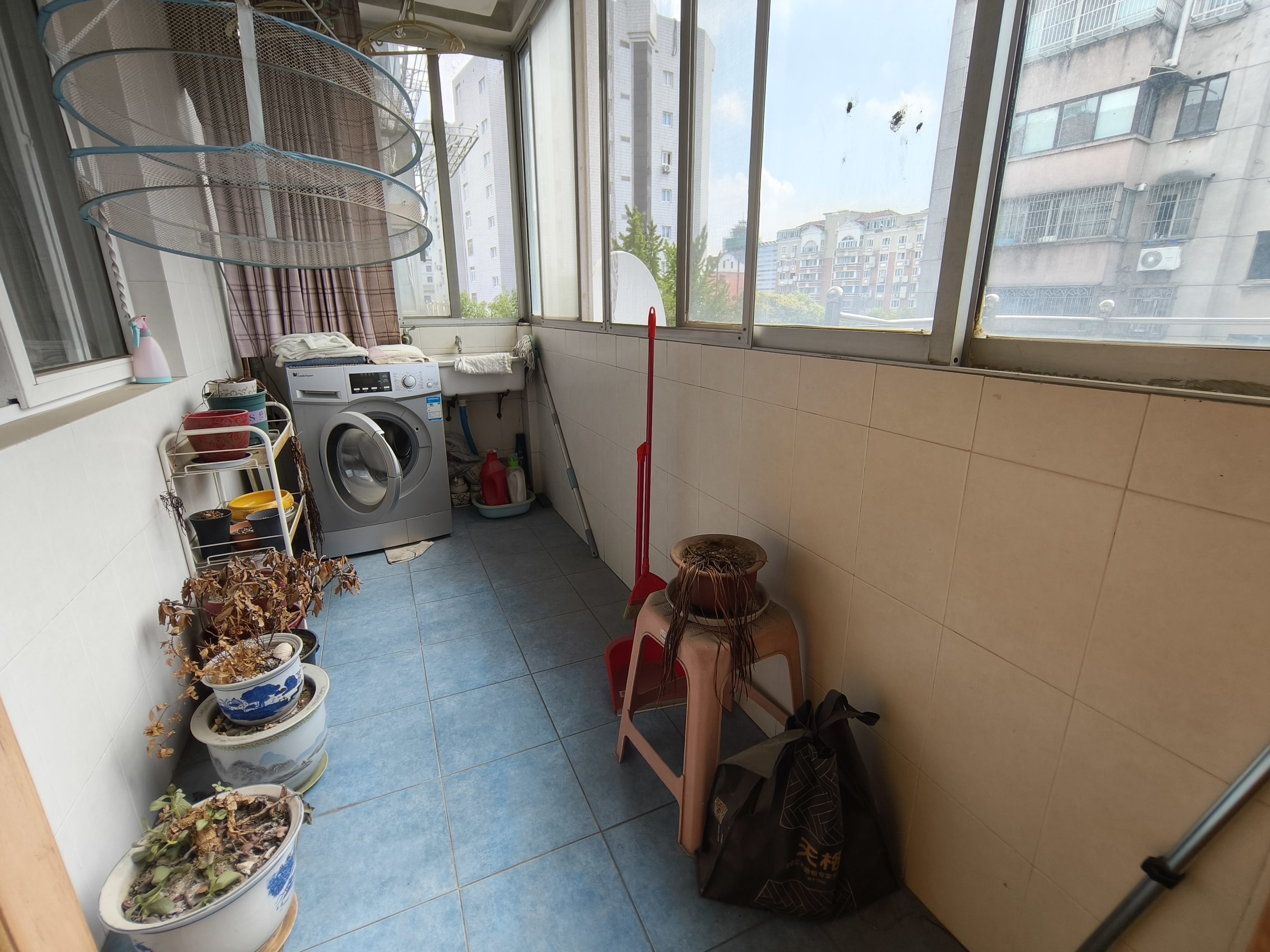 新海通花园 3室2厅2卫 124m&sup2;