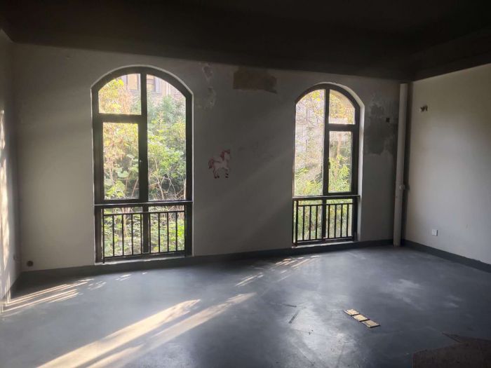 金河名人世家 5室2厅3卫 302.00m&sup2;