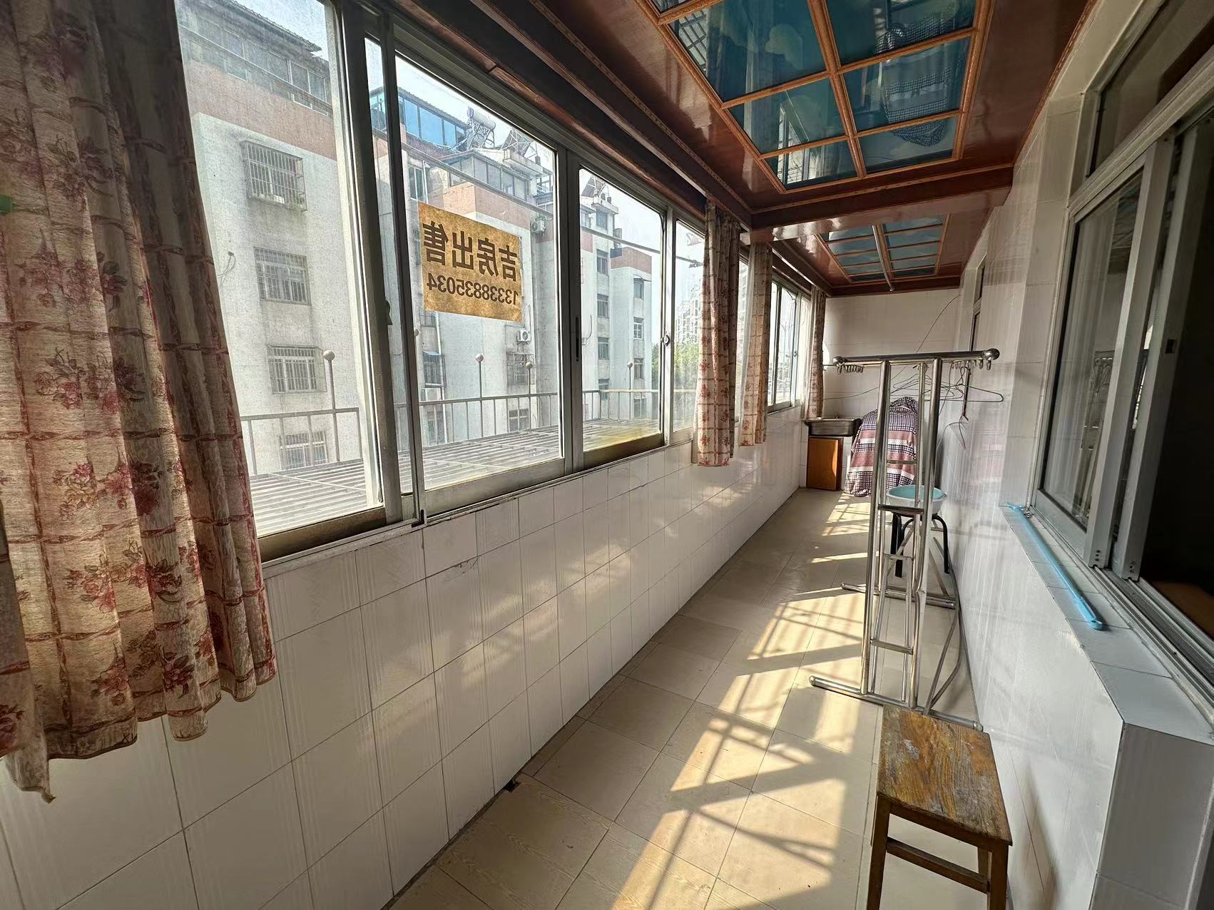 城东小区 4室2厅2卫 126.00m&sup2;