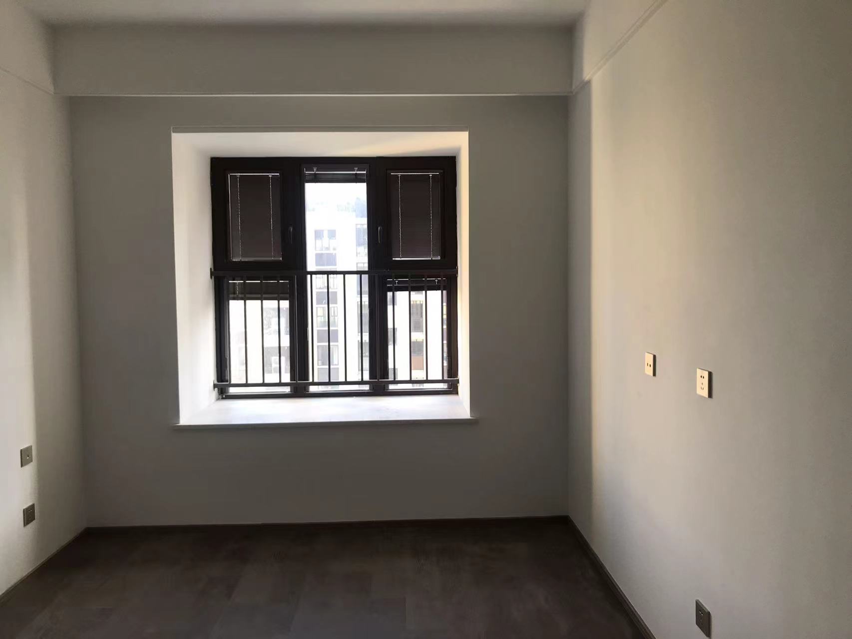 珑府 4室2厅2卫 143m&sup2;