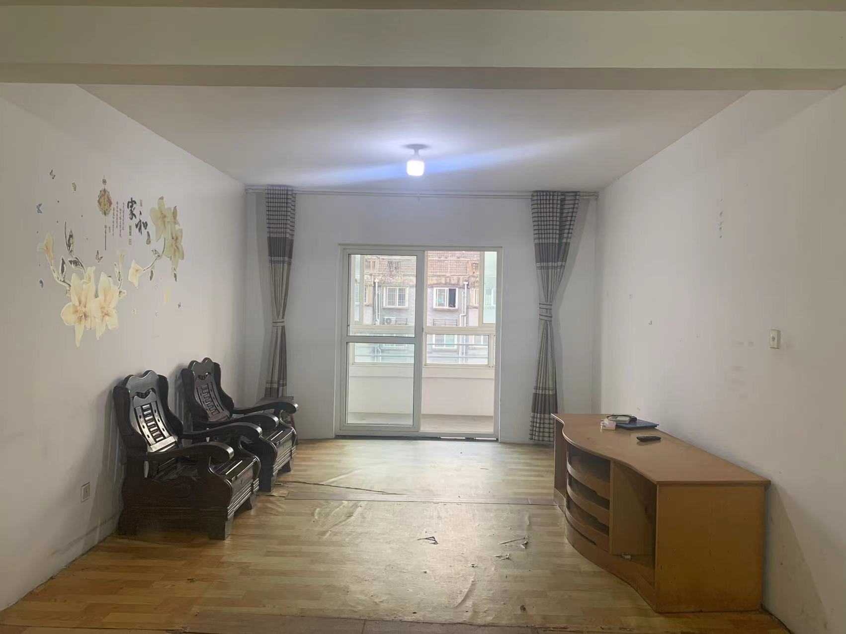 天山花苑西区 3室2厅2卫 144m&sup2;
