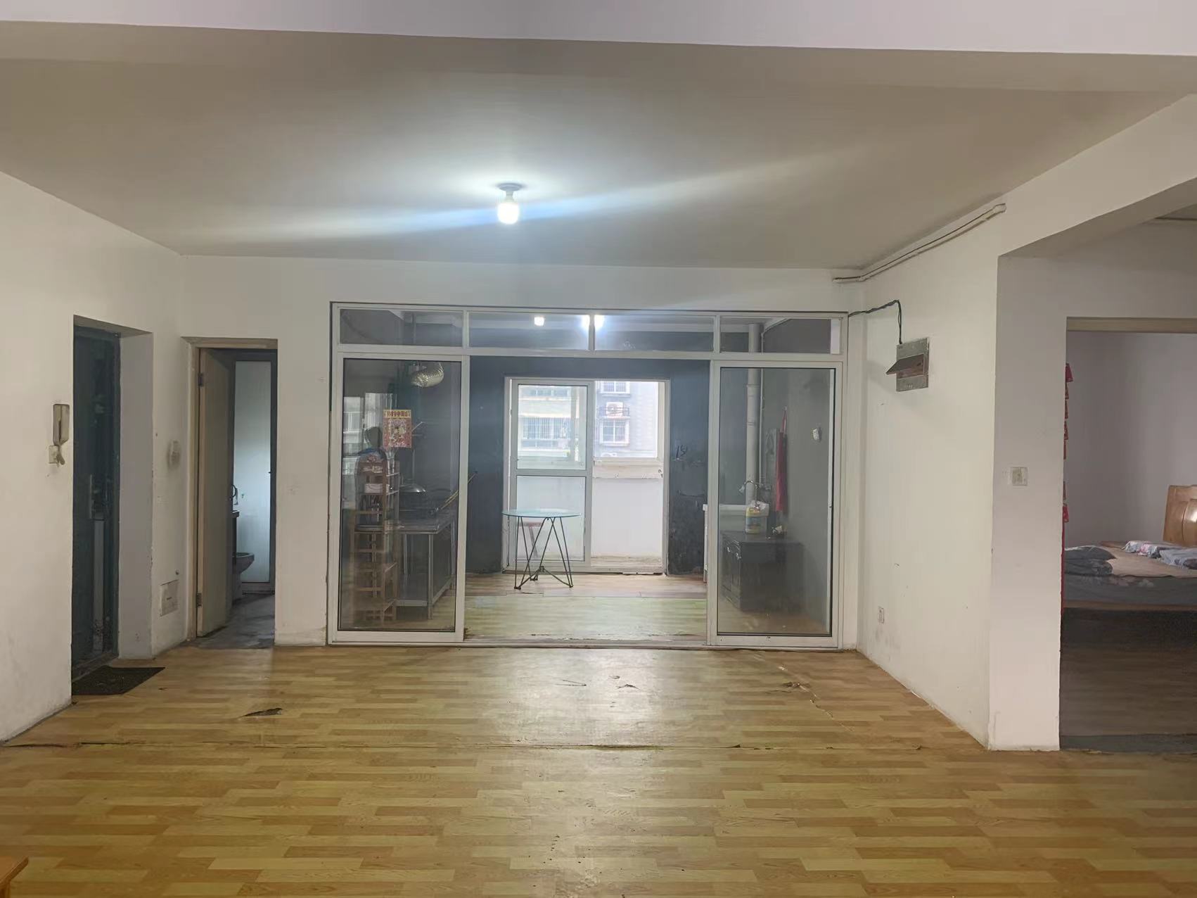 天山花苑西区 3室2厅2卫 144m&sup2;