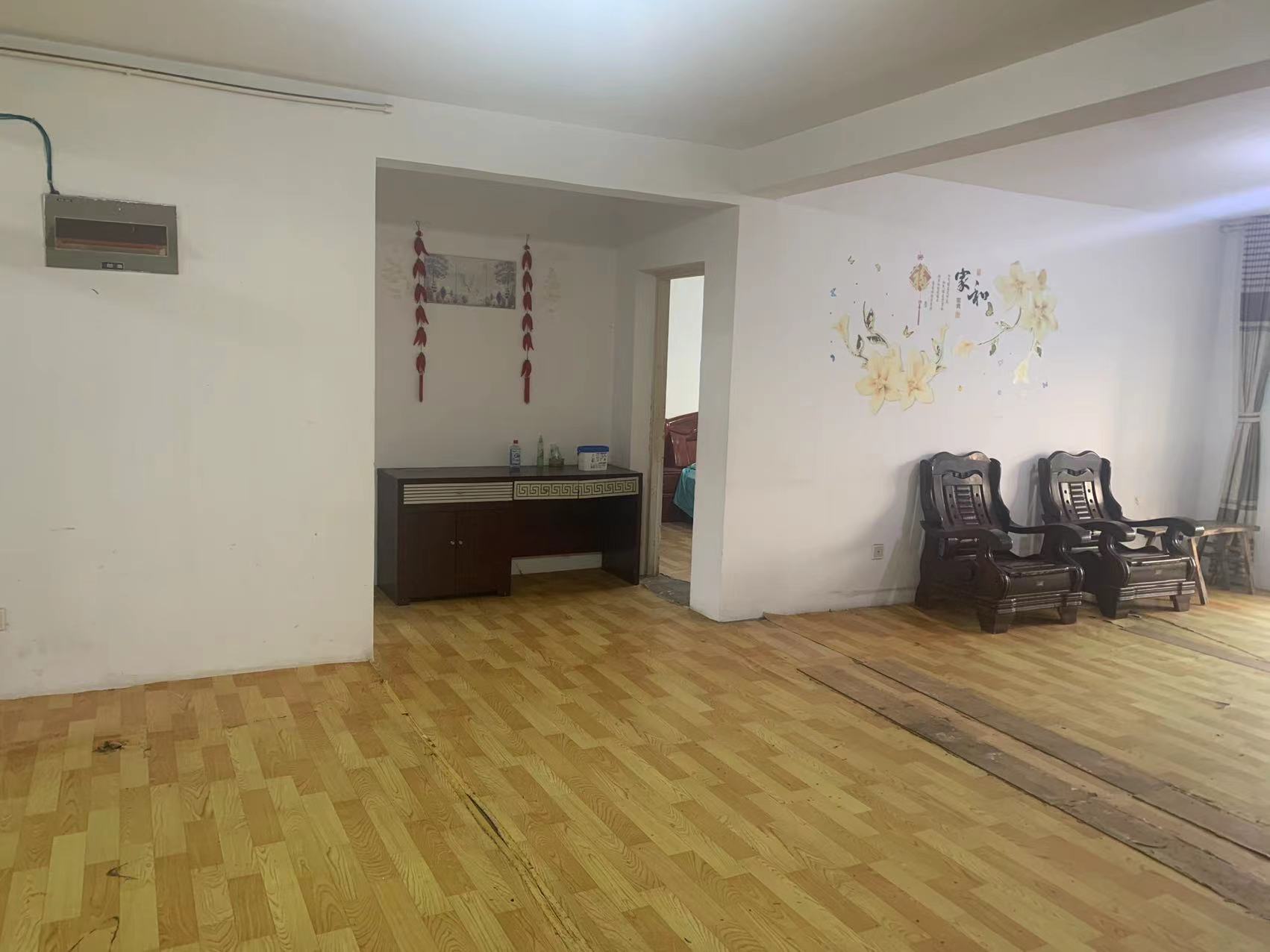 天山花苑西区 3室2厅2卫 144m&sup2;