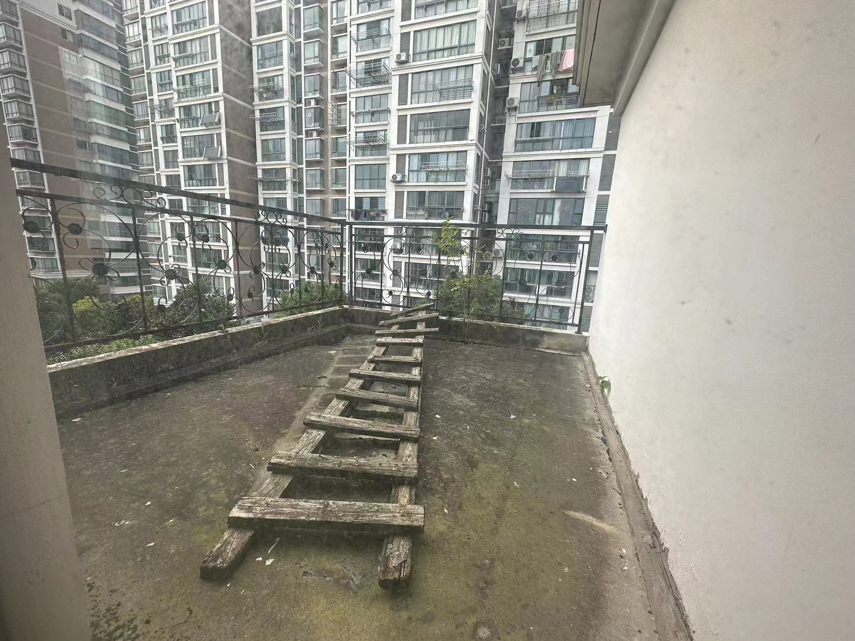 水榭花都 4室2厅2卫 155.63m&sup2;