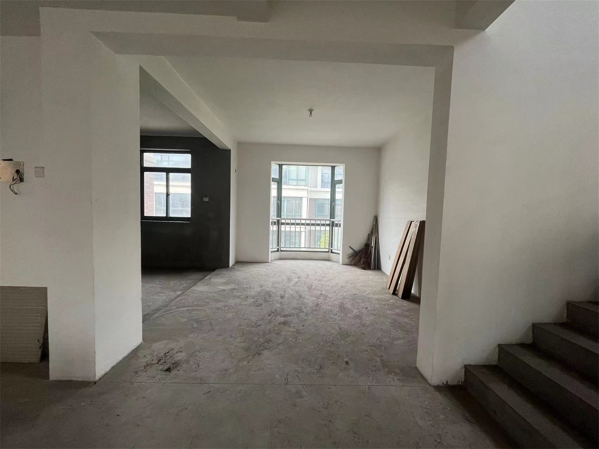 凤凰莱茵苑 4室3厅3卫 212.87m&sup2;