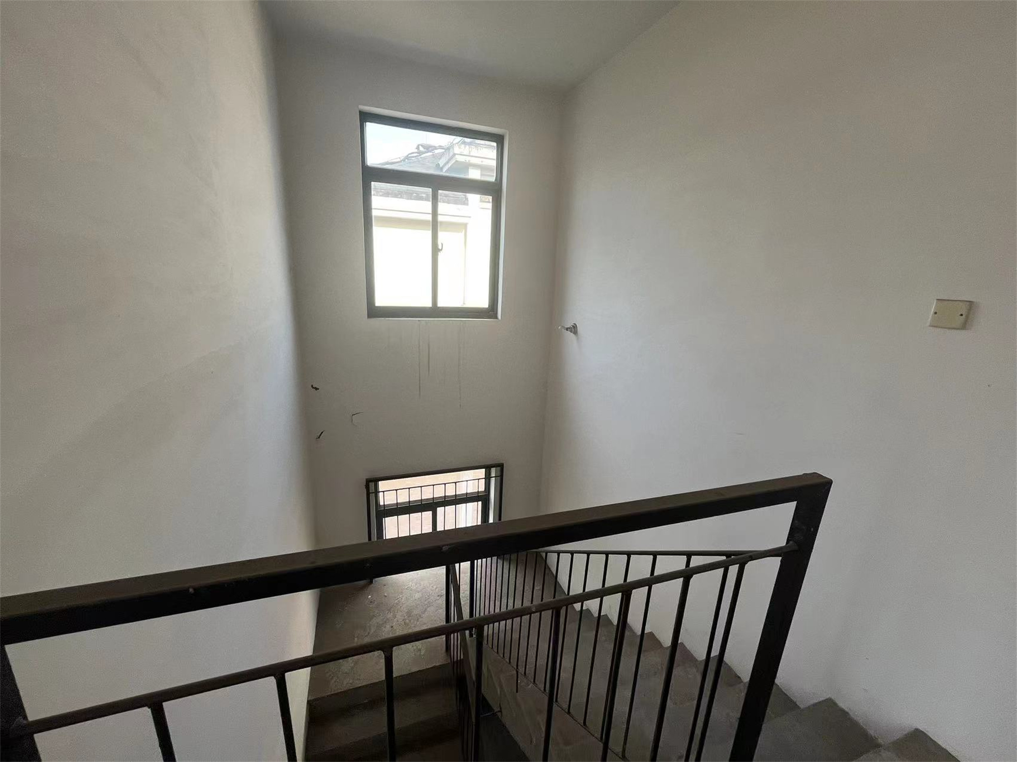 凤凰莱茵苑 4室3厅3卫 212.87m&sup2;