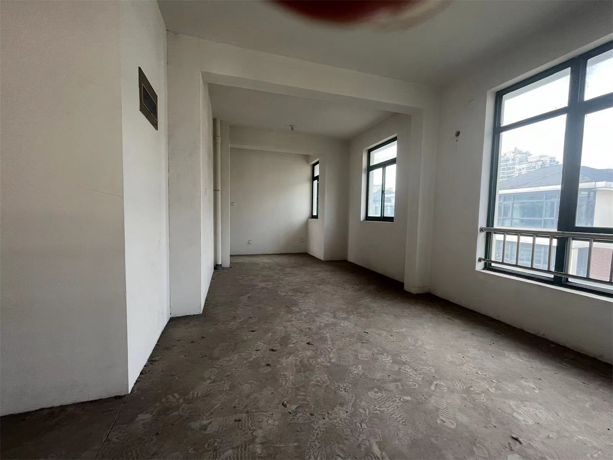 凤凰莱茵苑 4室3厅3卫 212.87m&sup2;