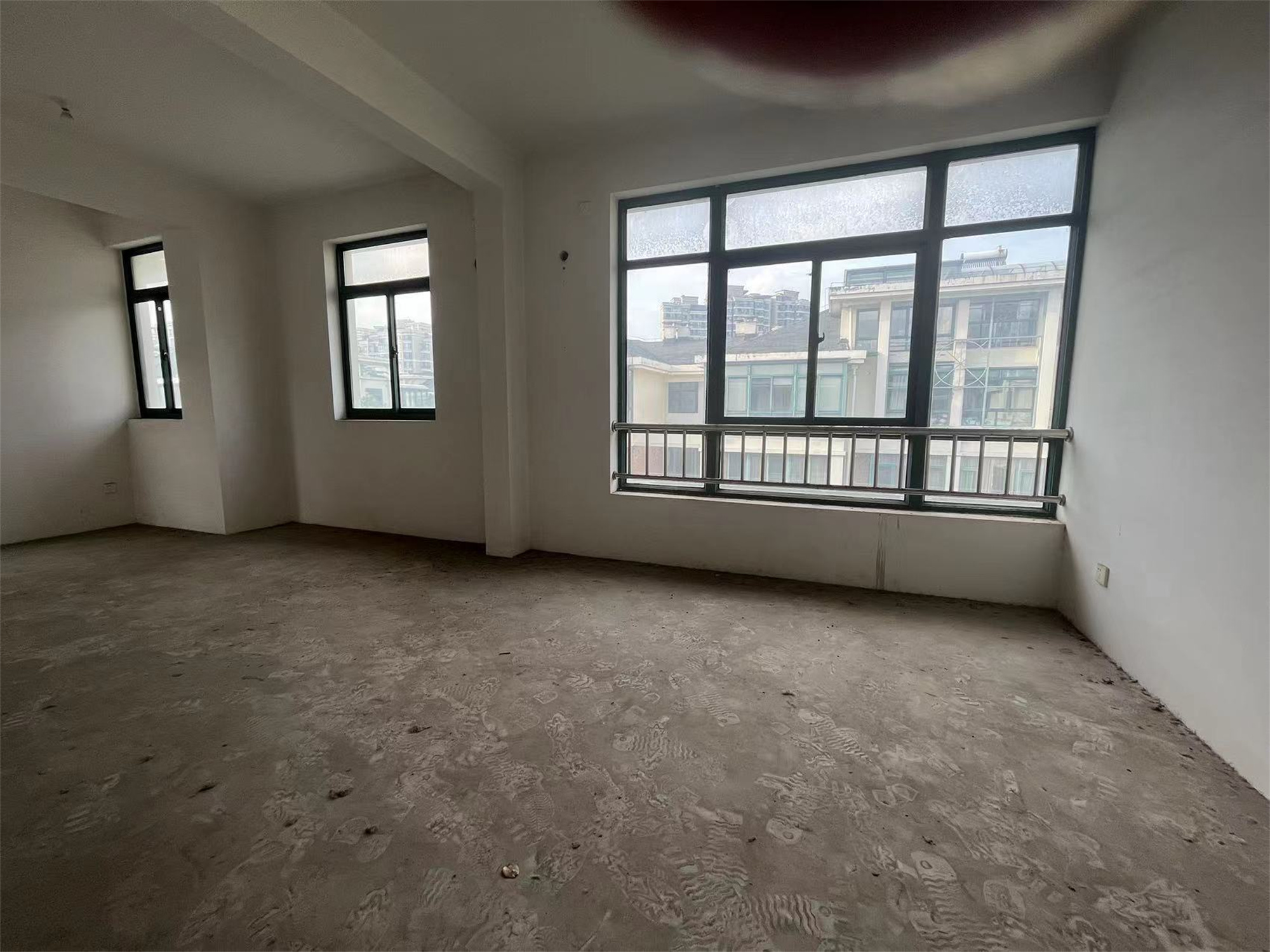 凤凰莱茵苑 4室3厅3卫 212.87m&sup2;