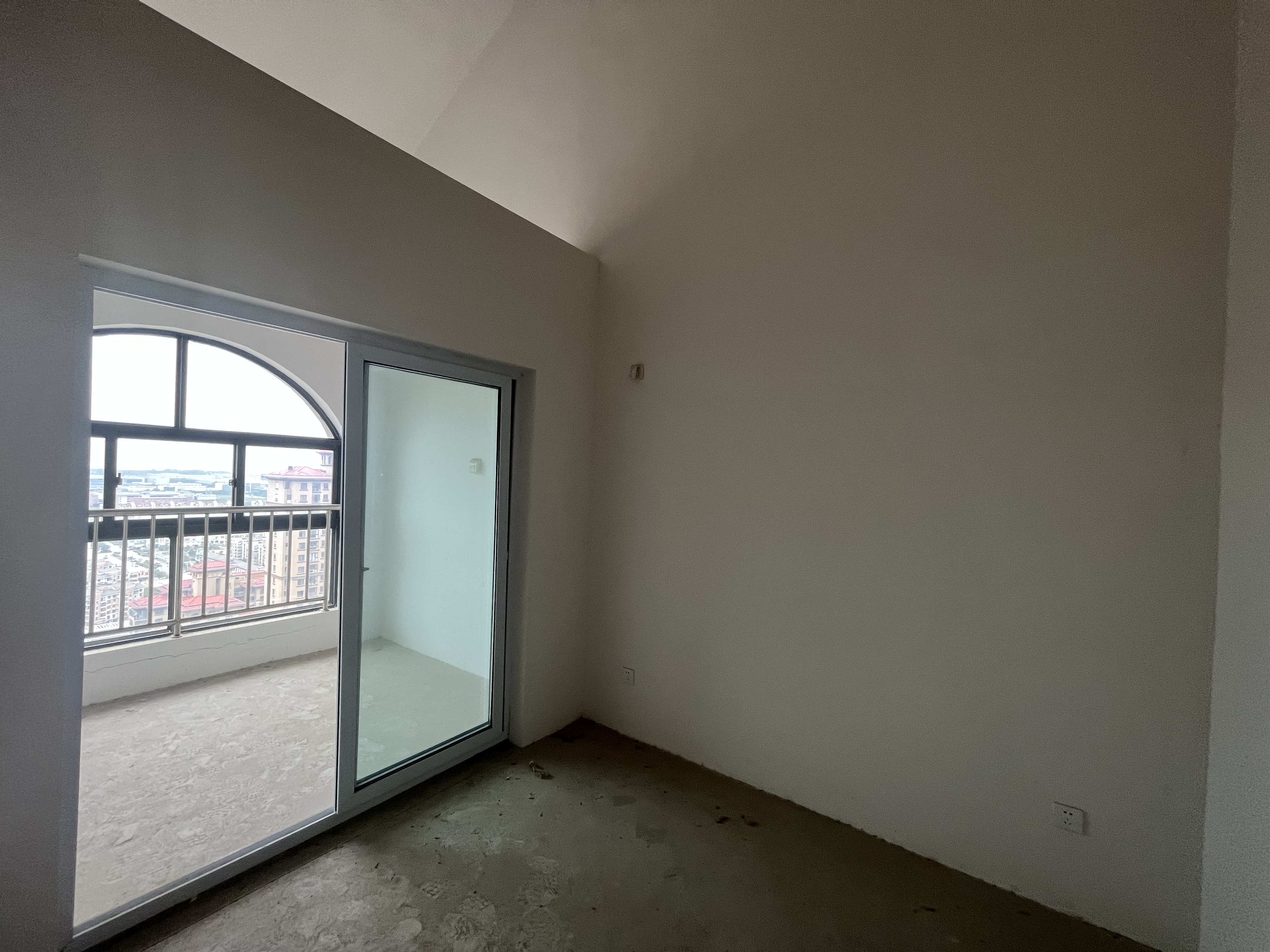 中港翡翠城 2室2厅1卫 90m&sup2;