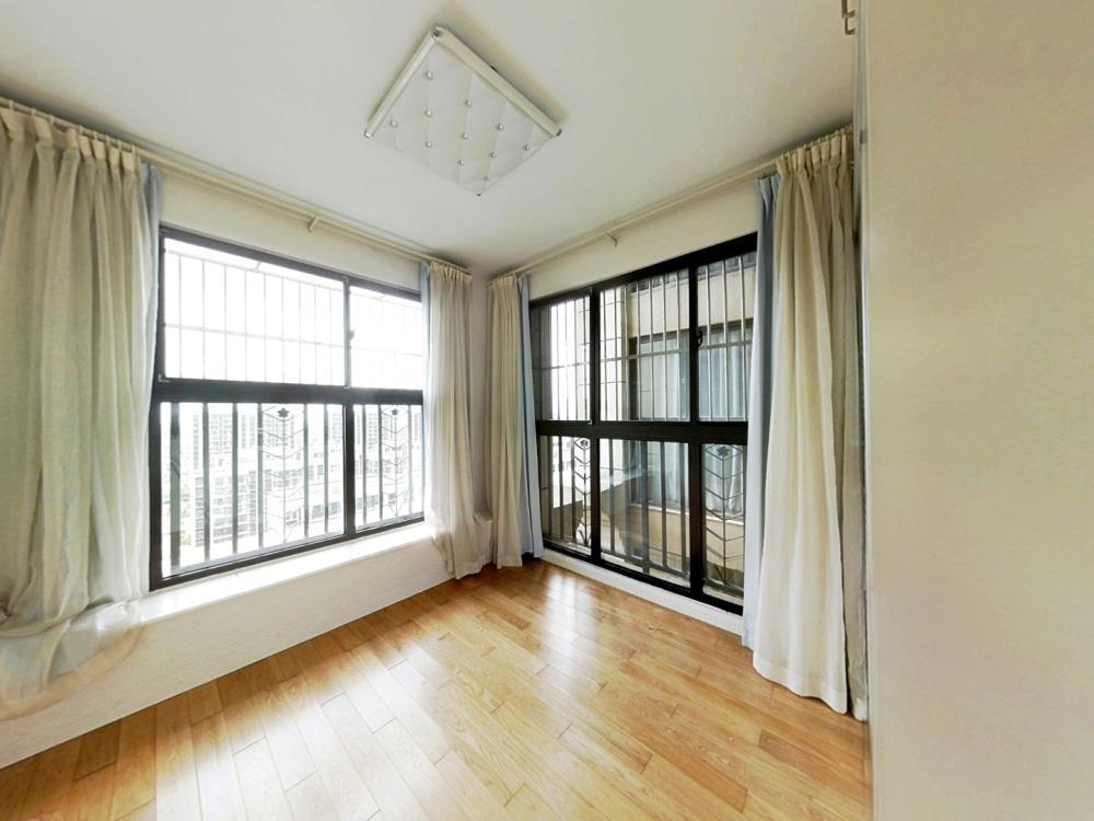 水榭花城 3室2厅2卫 128m&sup2;