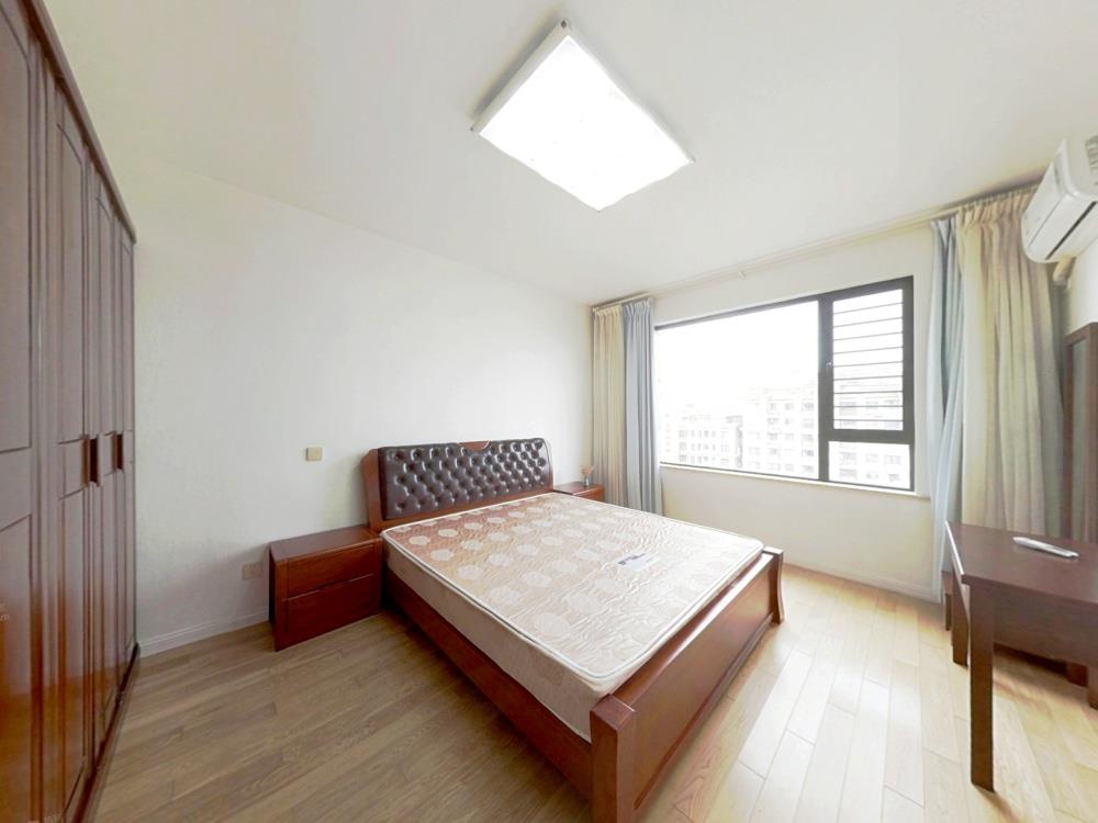 水榭花城 3室2厅2卫 128m&sup2;