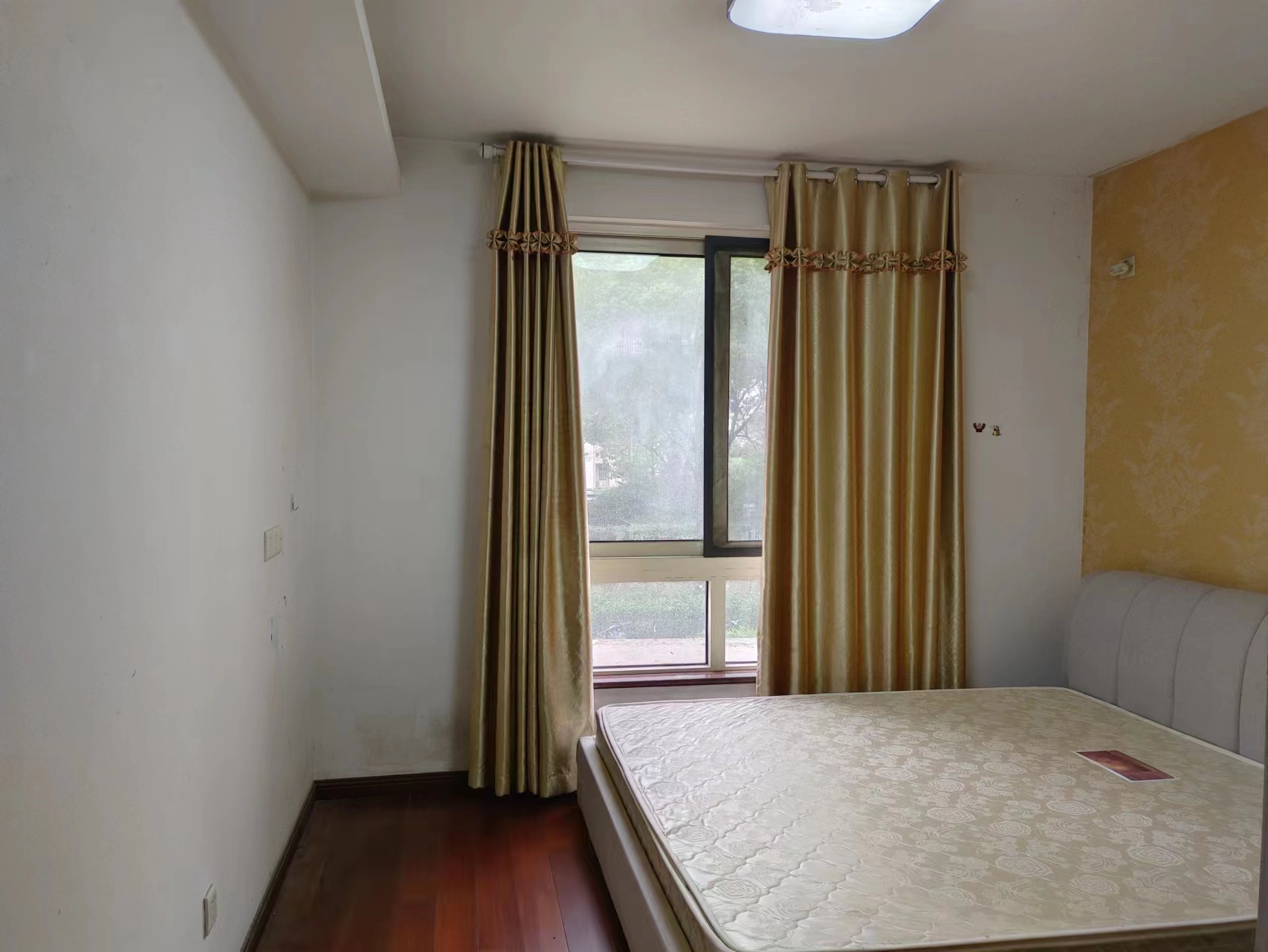 高迪晶城 2室2厅1卫 89m&sup2;
