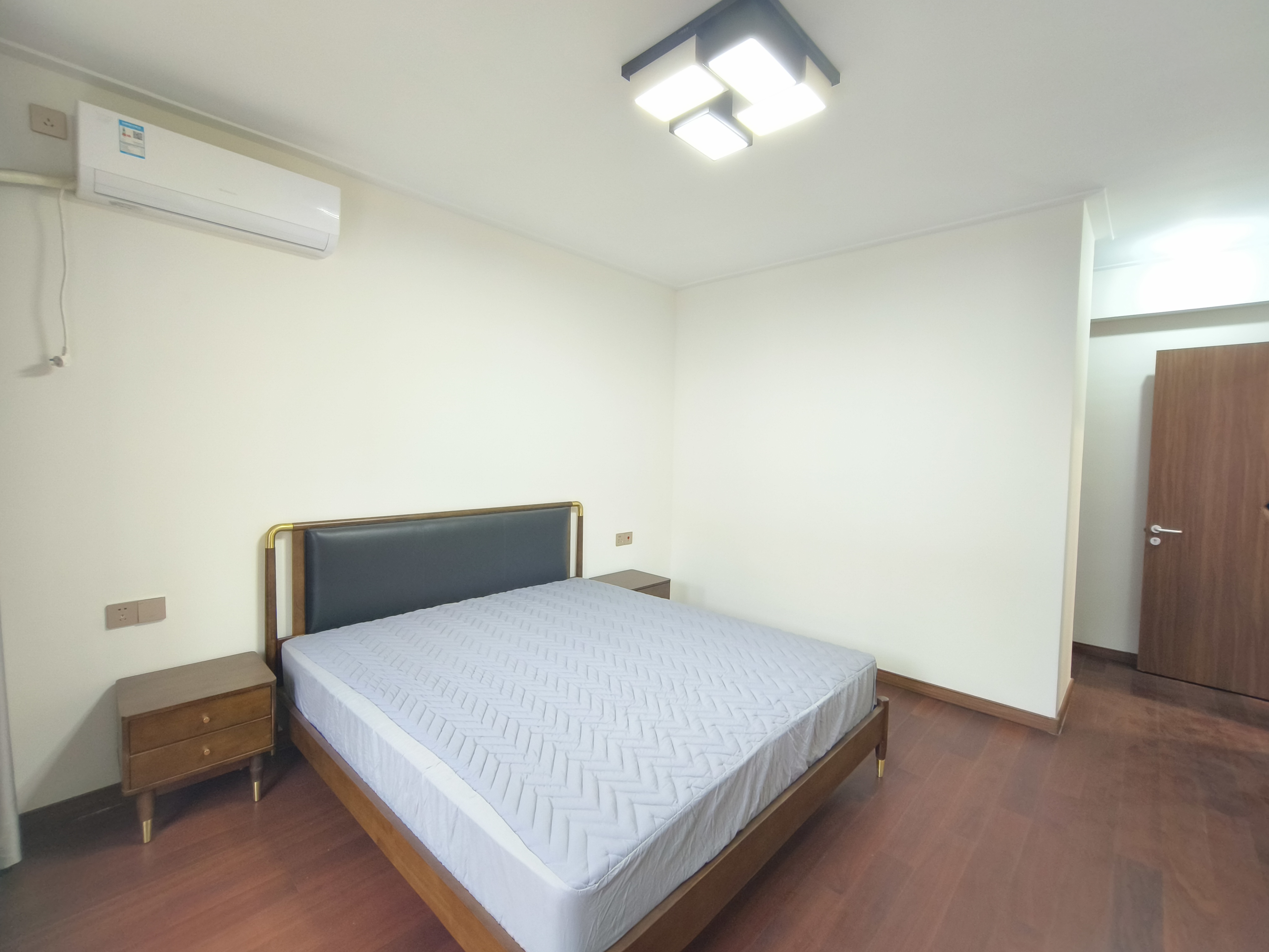 中南万科大都会 4室2厅2卫 154m²
