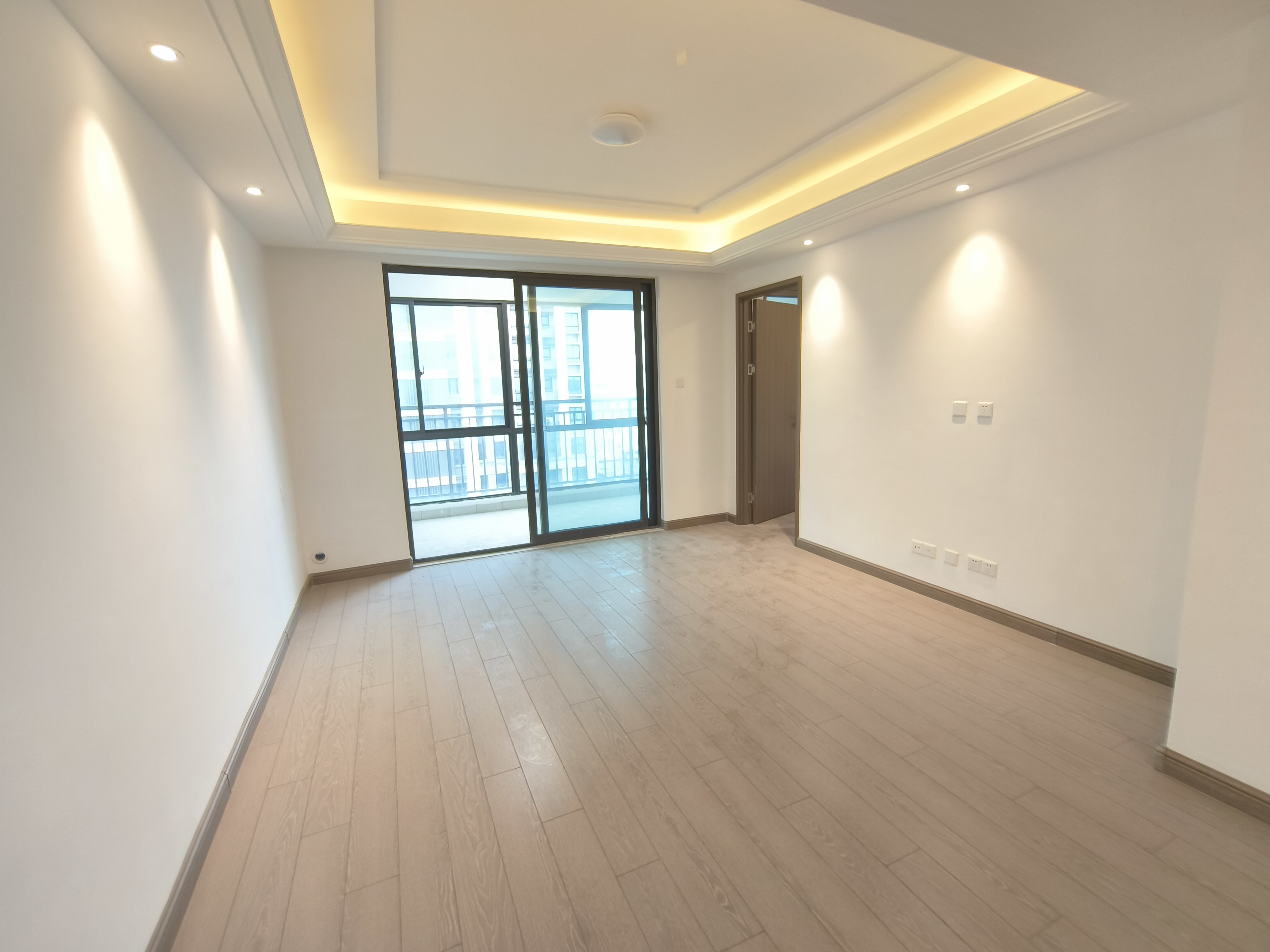 华强国际公馆 4室2厅2卫 149m²