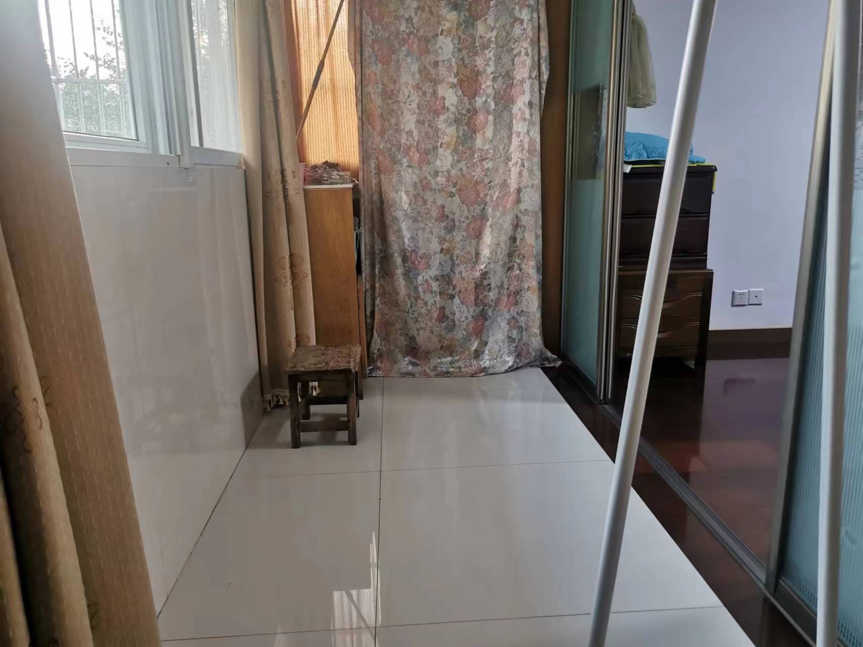 金辉花园 3室2厅1卫 141m&sup2;